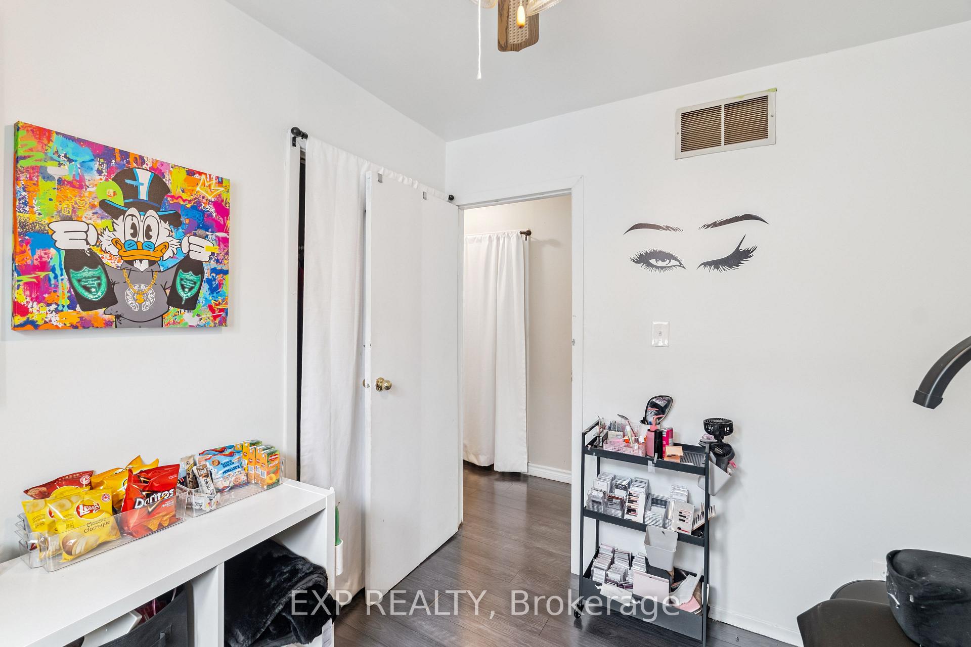 Photo 18 of 41 Robins Avenue, Hamilton, Crown Point — HOMEH