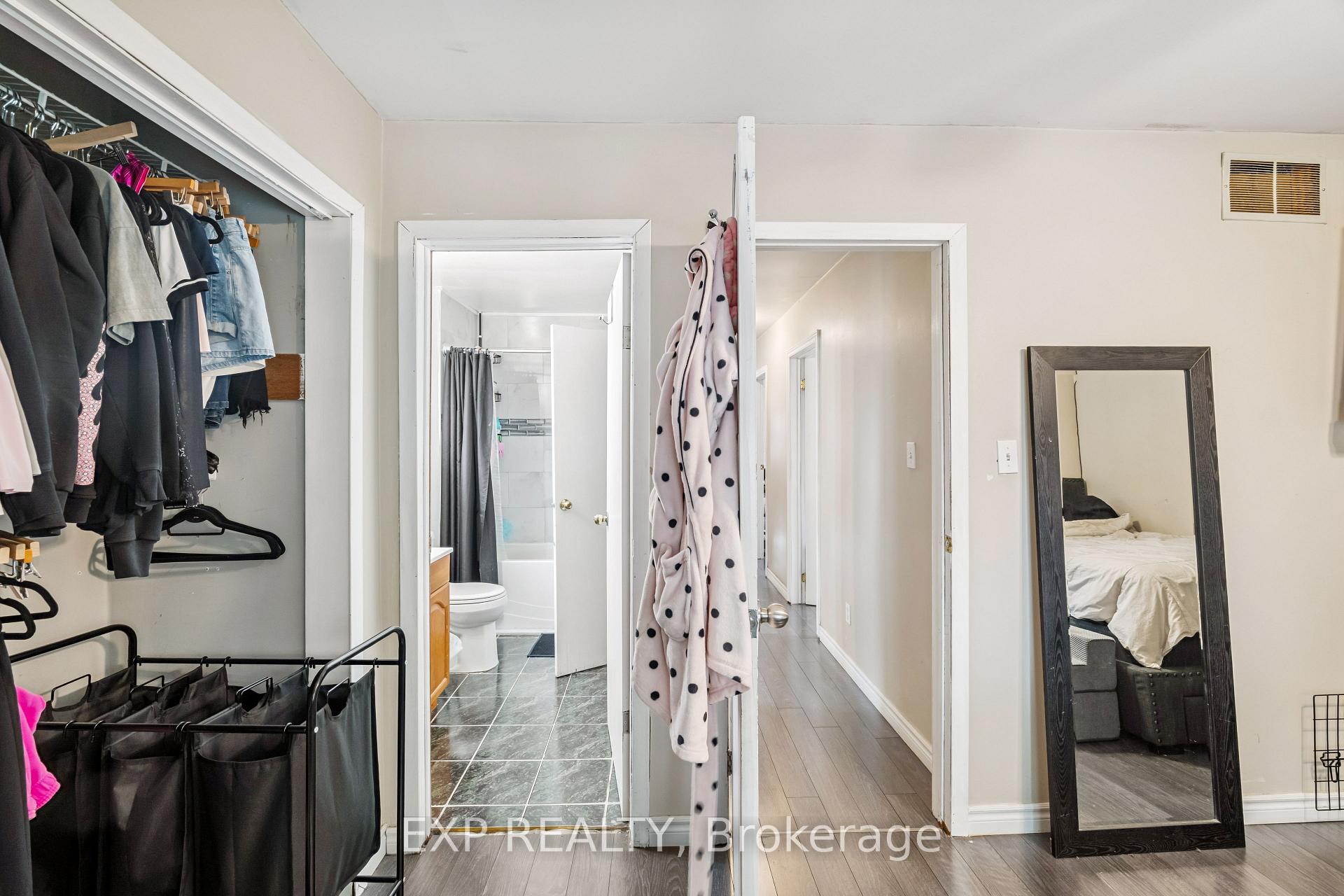 Photo 24 of 41 Robins Avenue, Hamilton, Crown Point — HOMEH
