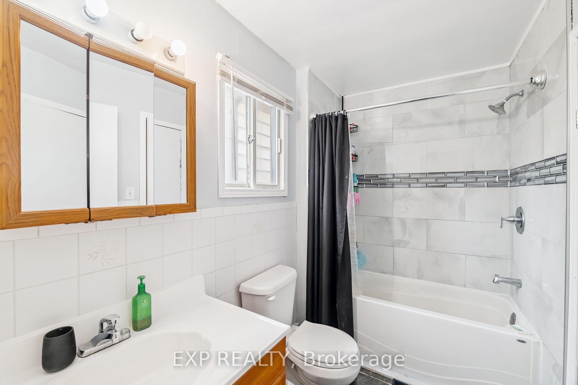 Photo 25 of 41 Robins Avenue, Hamilton, Crown Point — HOMEH