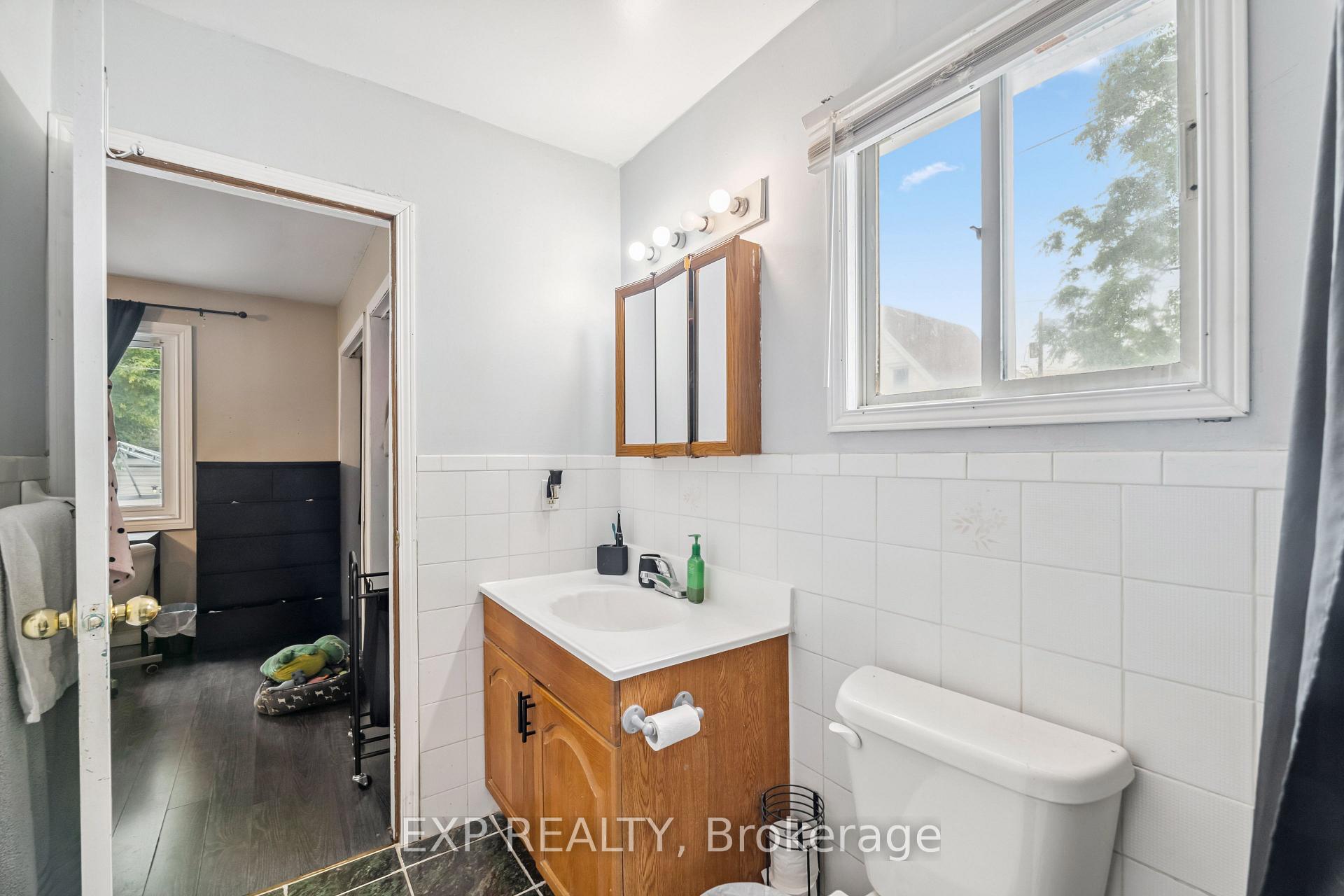 Photo 26 of 41 Robins Avenue, Hamilton, Crown Point — HOMEH