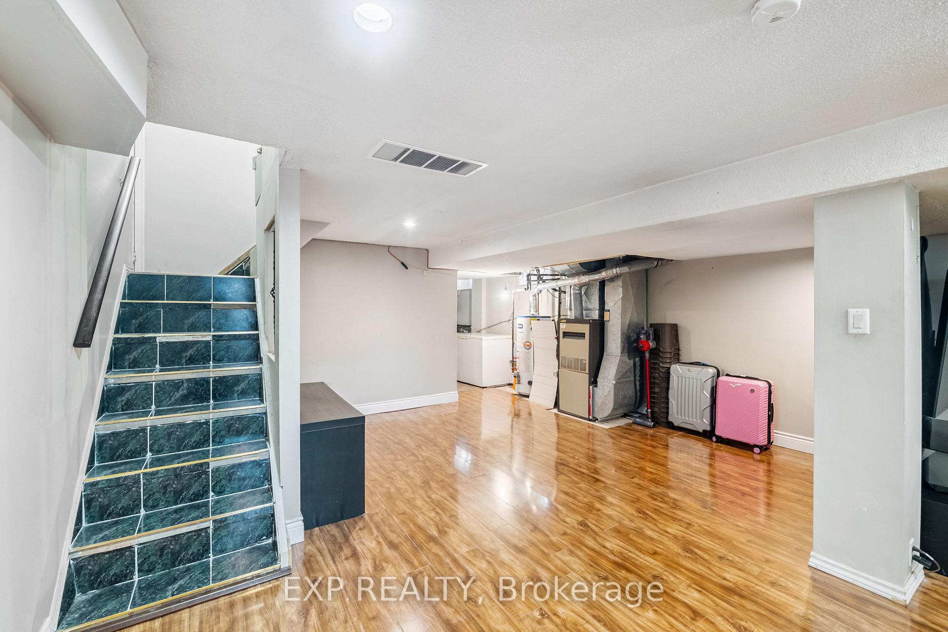 Photo 30 of 41 Robins Avenue, Hamilton, Crown Point — HOMEH