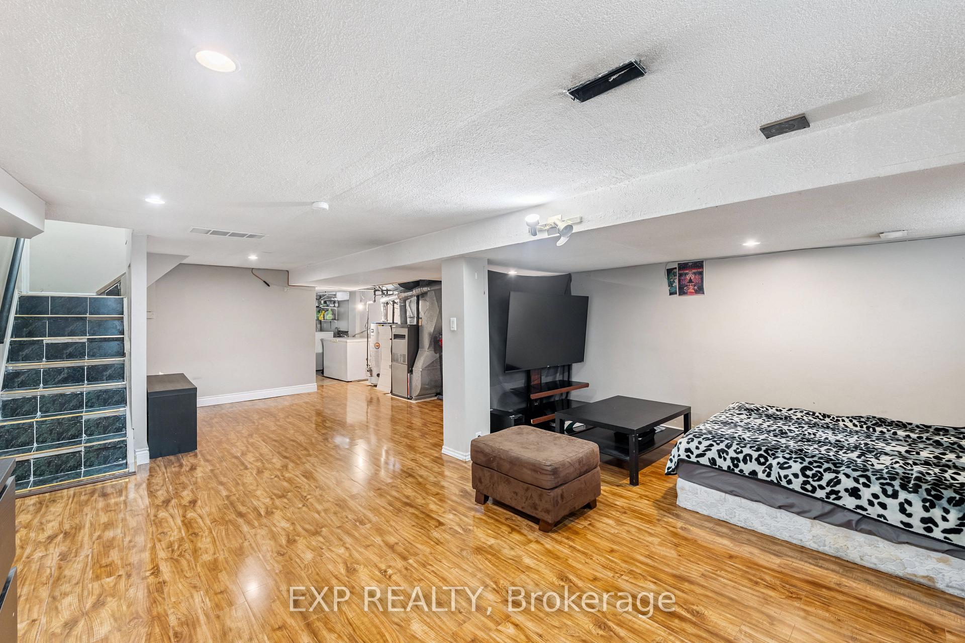 Photo 31 of 41 Robins Avenue, Hamilton, Crown Point — HOMEH