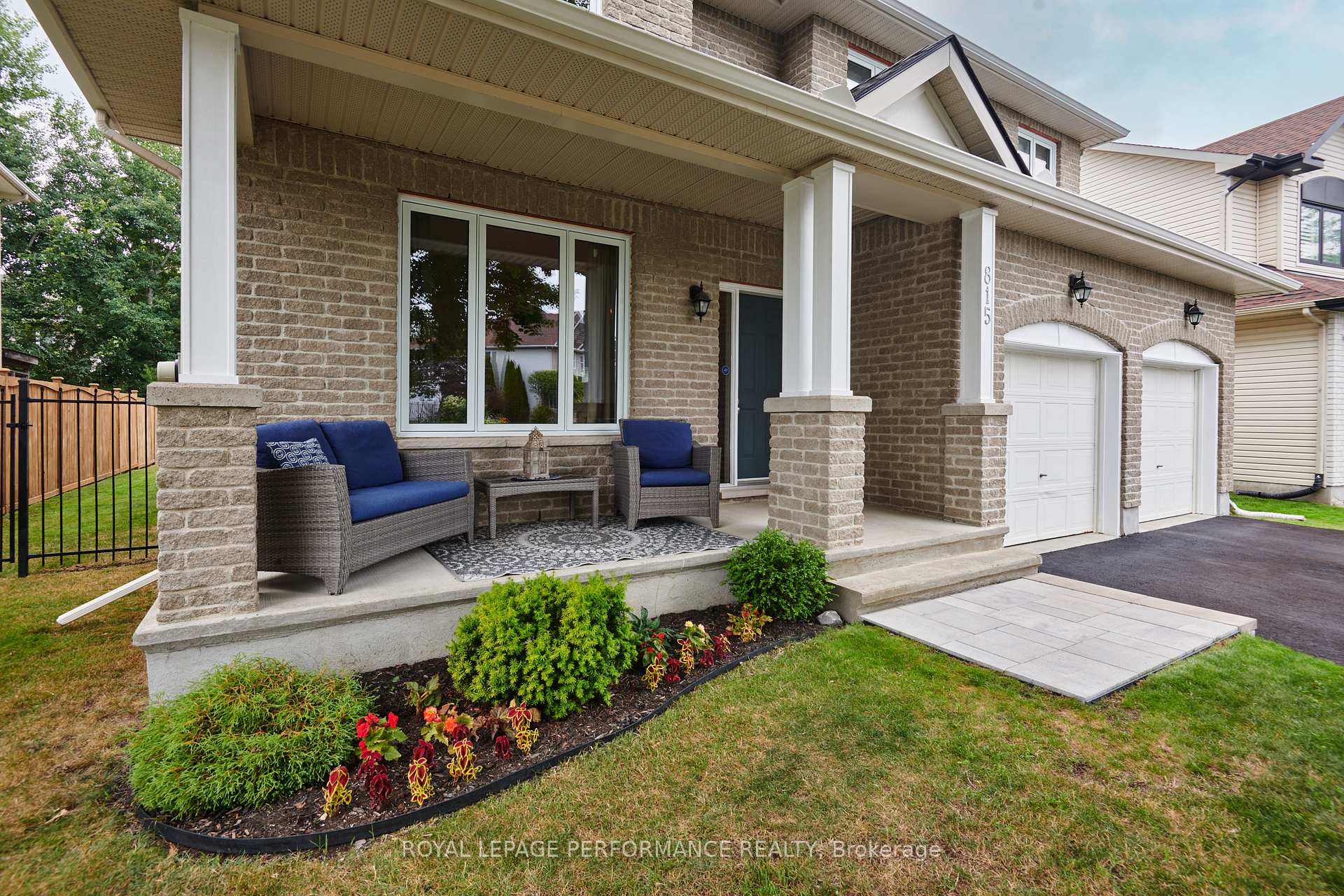 Photo 3 of 815 Long Point Circle, Ottawa, Blossom Park/Kemp Park/Findlay Creek — HOMEH