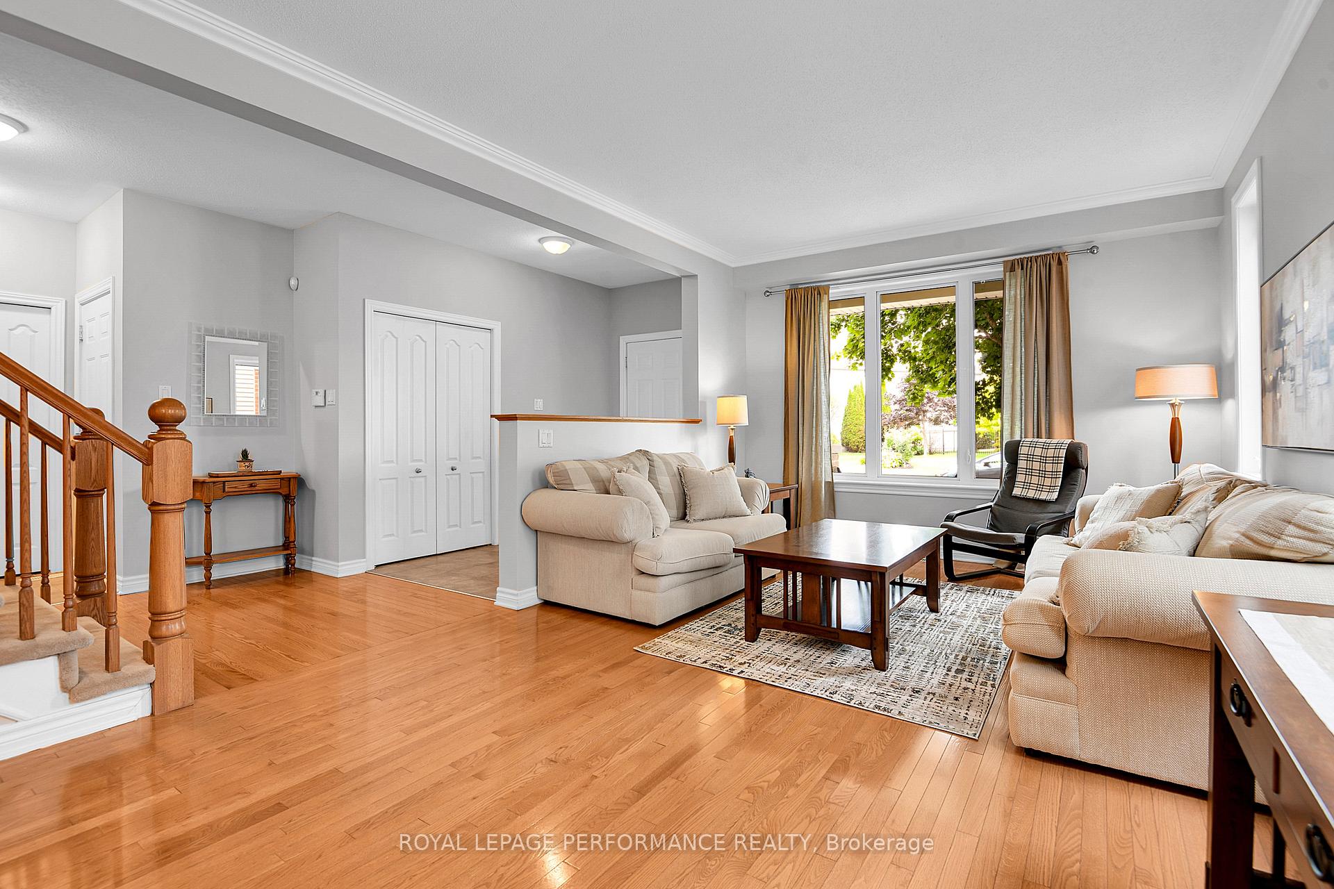 Photo 2 of 815 Long Point Circle, Ottawa, Blossom Park/Kemp Park/Findlay Creek — HOMEH