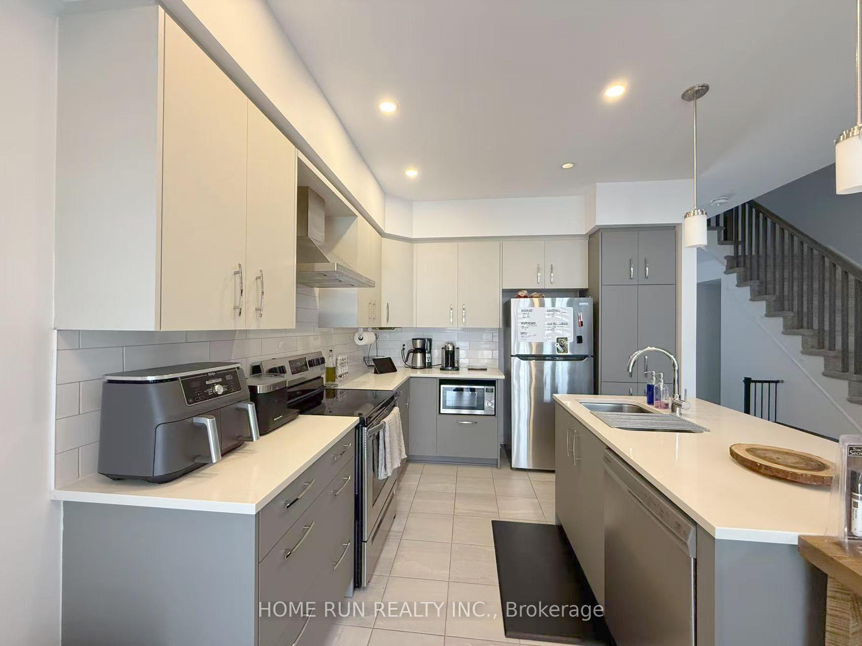 Photo 8 of 323 Big Dipper Street, Ottawa, Riverside South/Gloucester Glen — HOMEH