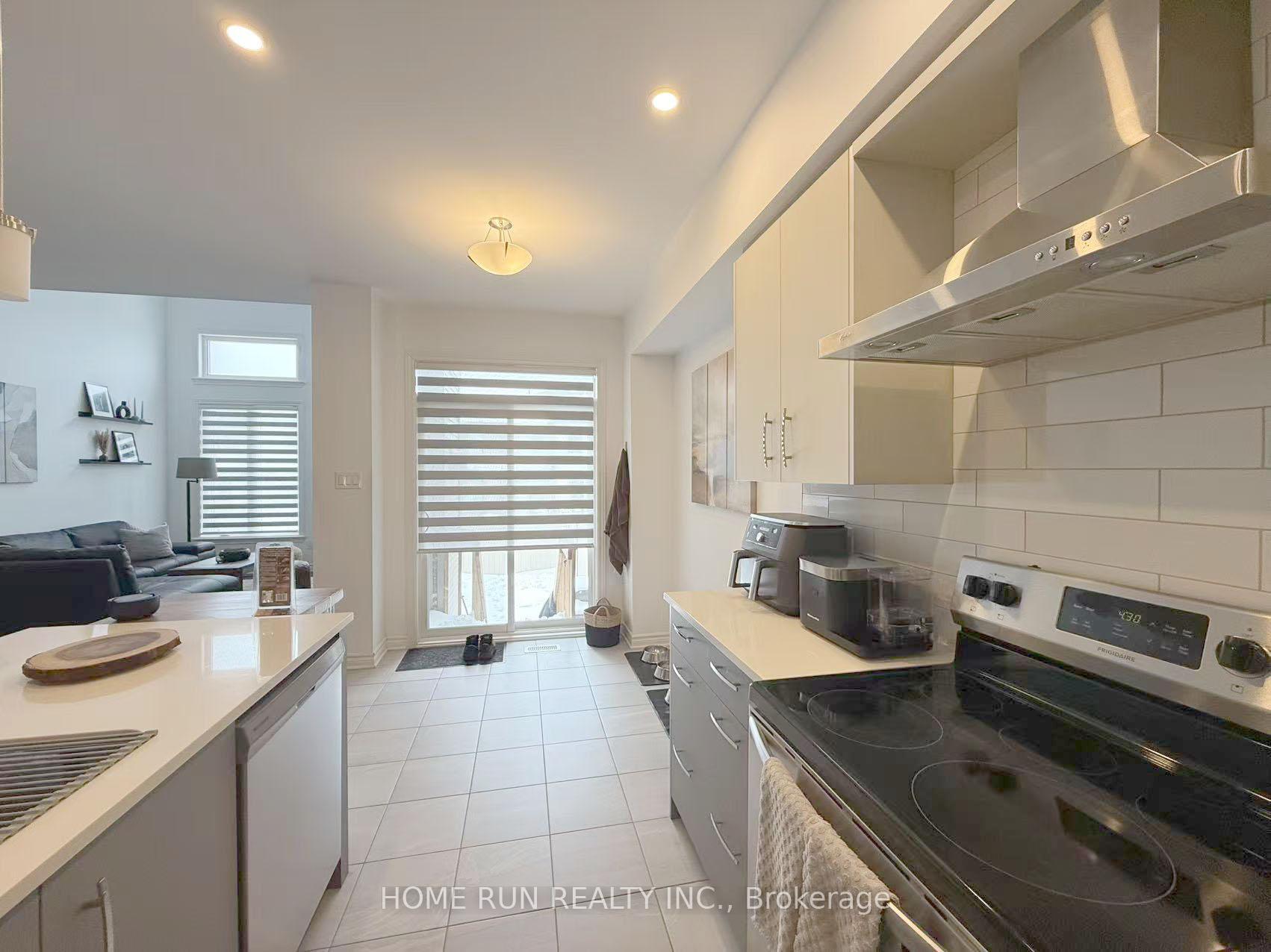 Photo 10 of 323 Big Dipper Street, Ottawa, Riverside South/Gloucester Glen — HOMEH