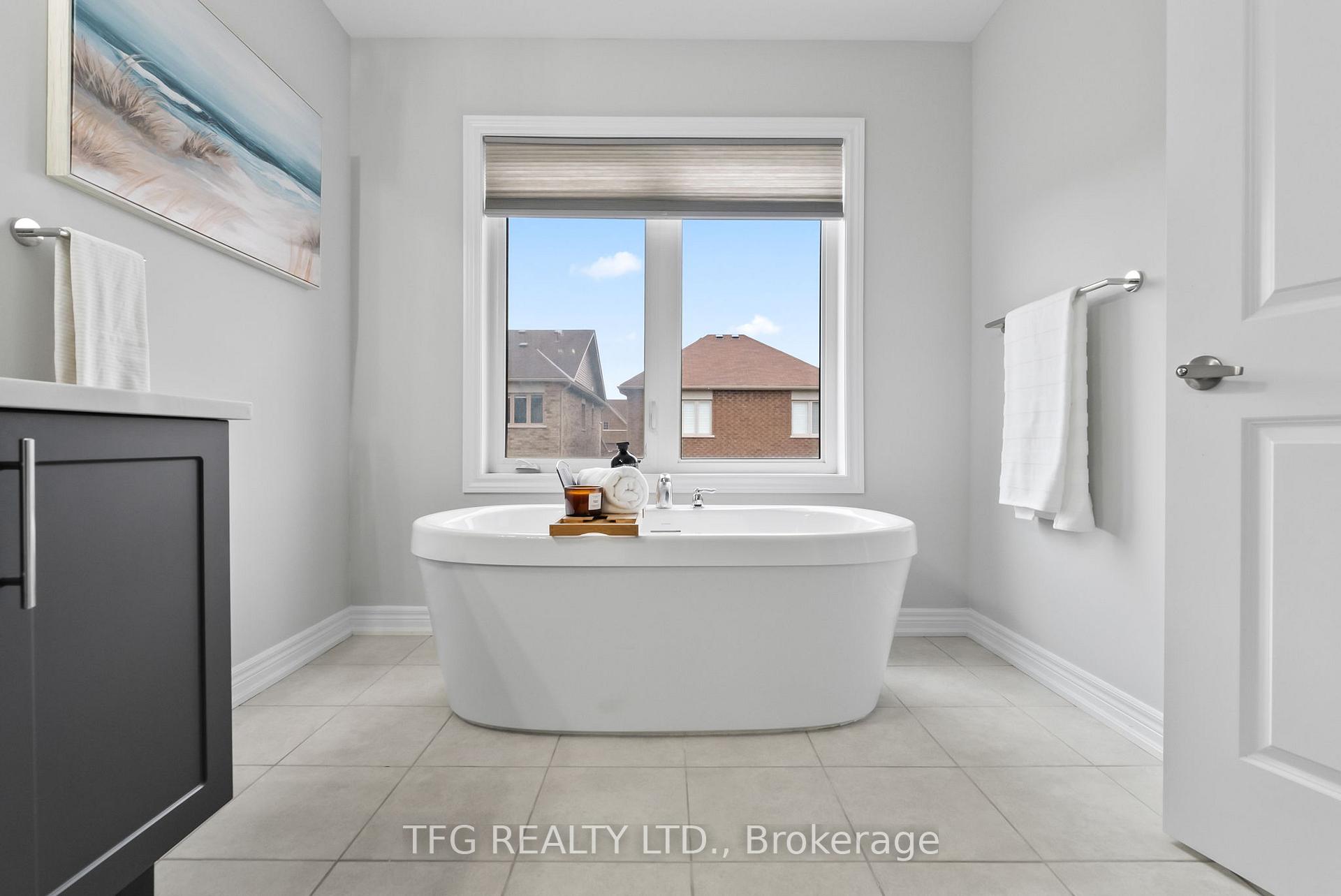 Photo 7 of 162 Woolacott Lane, Clarington, Bowmanville — HOMEH