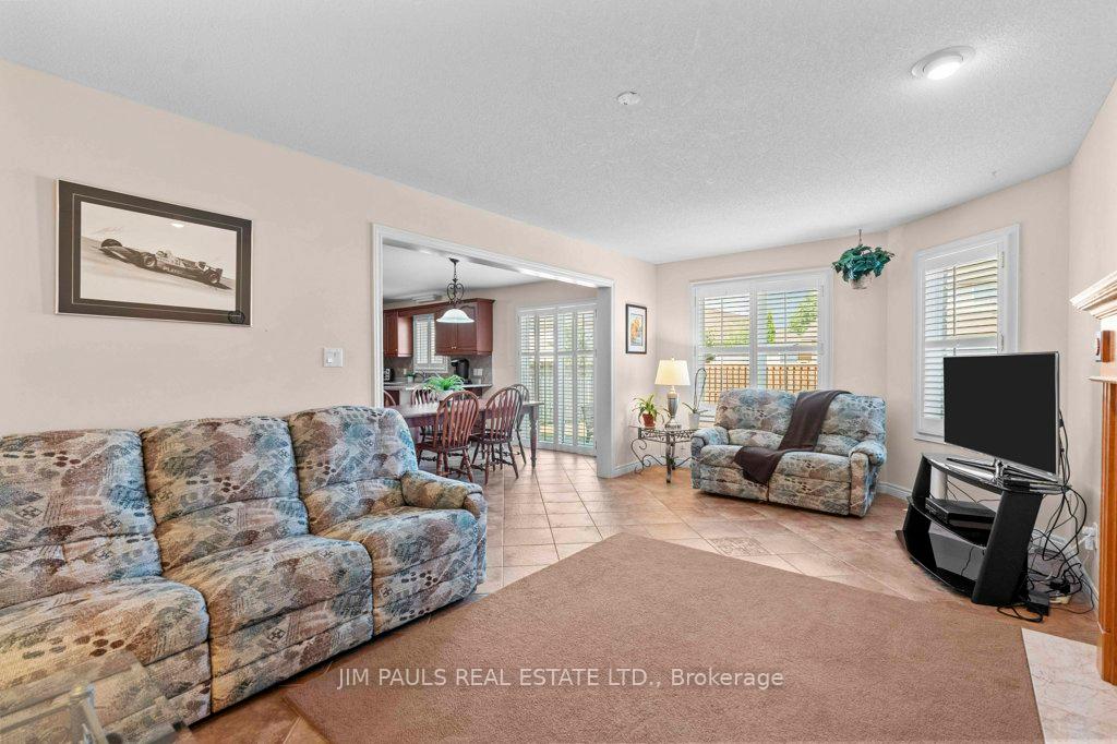 Photo 16 of 66 Foxtrot Drive, Hamilton, Stoney Creek Mountain — HOMEH