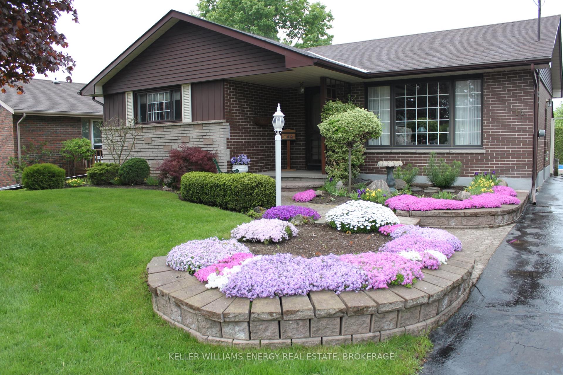 Photo 2 of 16 Fourth Street, Clarington, Bowmanville — HOMEH