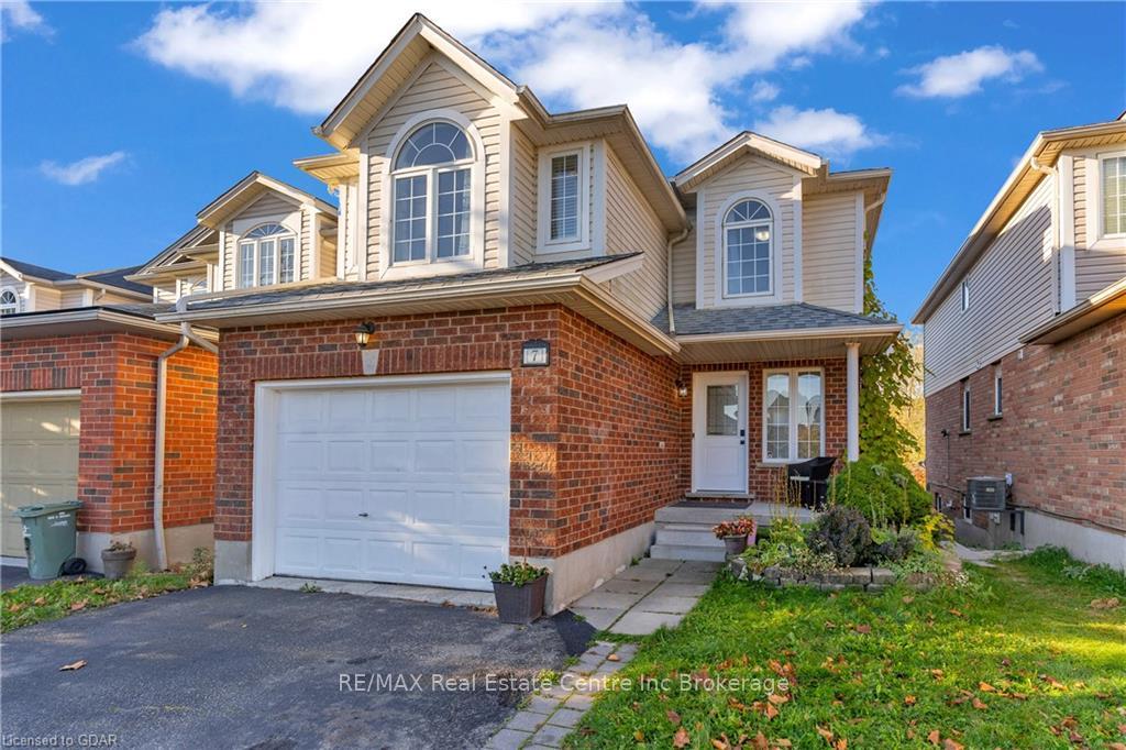 Photo 2 of 7 Drohan Drive, Guelph, Clairfields/Hanlon Business Park — HOMEH