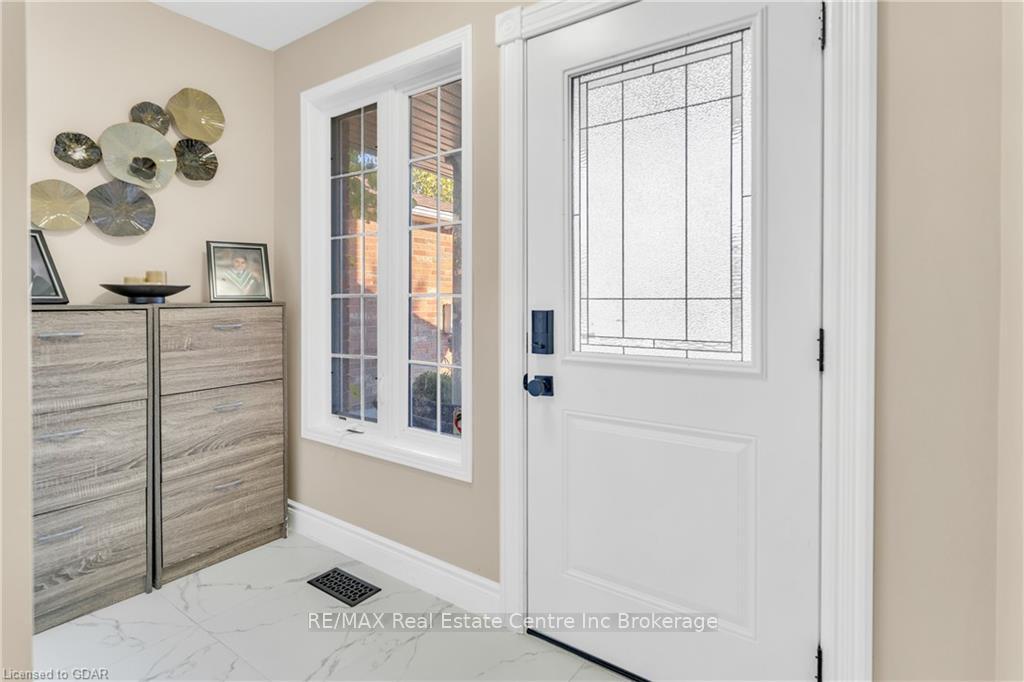 Photo 4 of 7 Drohan Drive, Guelph, Clairfields/Hanlon Business Park — HOMEH