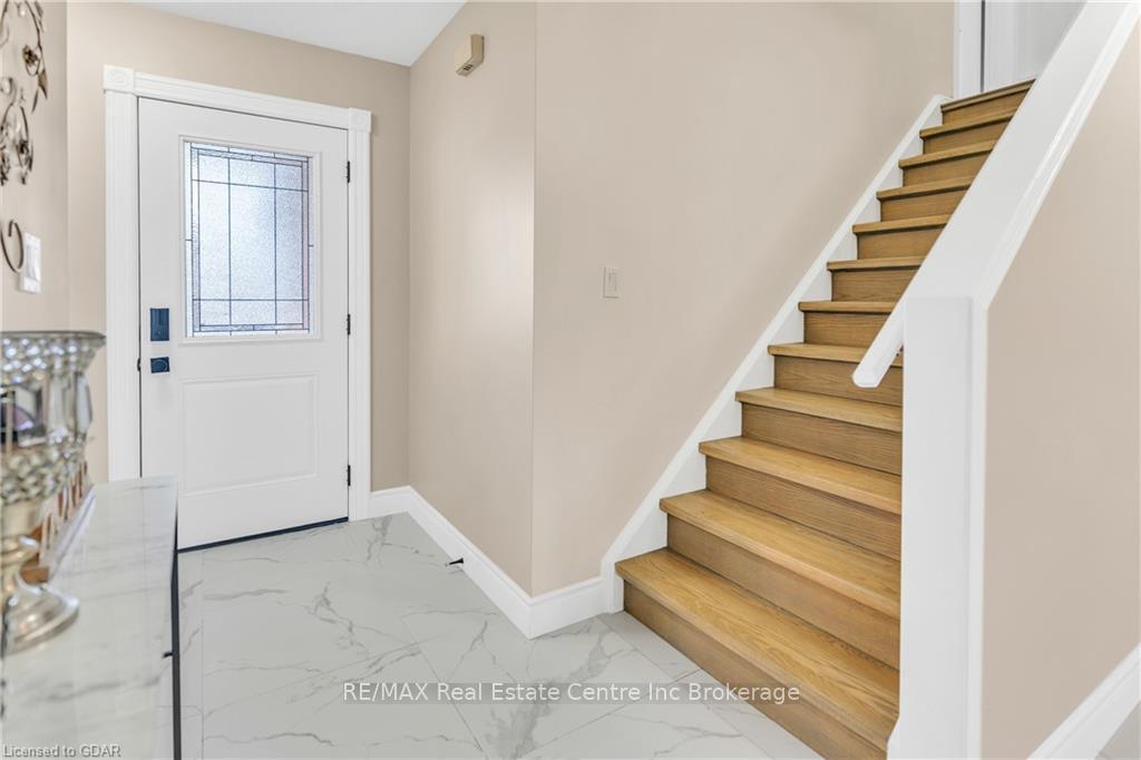 Photo 5 of 7 Drohan Drive, Guelph, Clairfields/Hanlon Business Park — HOMEH