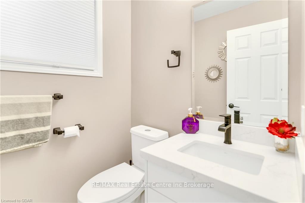 Photo 8 of 7 Drohan Drive, Guelph, Clairfields/Hanlon Business Park — HOMEH