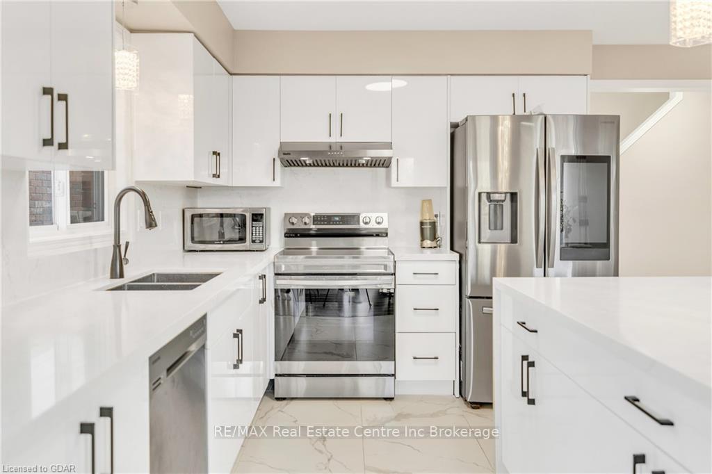 Photo 12 of 7 Drohan Drive, Guelph, Clairfields/Hanlon Business Park — HOMEH