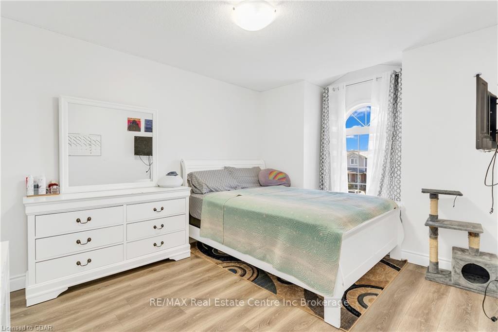 Photo 20 of 7 Drohan Drive, Guelph, Clairfields/Hanlon Business Park — HOMEH