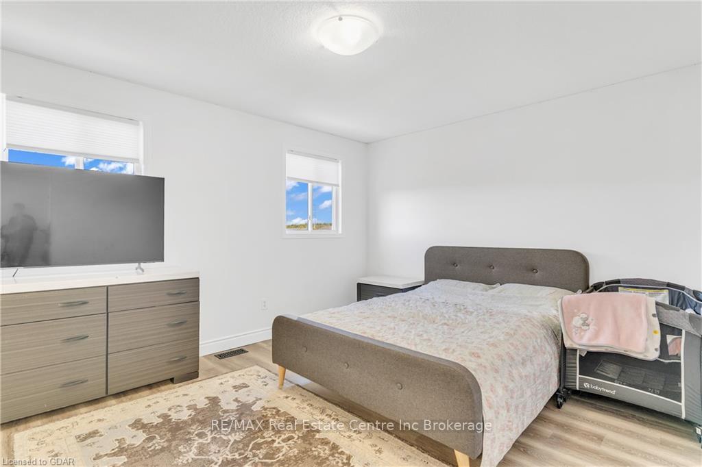 Photo 25 of 7 Drohan Drive, Guelph, Clairfields/Hanlon Business Park — HOMEH