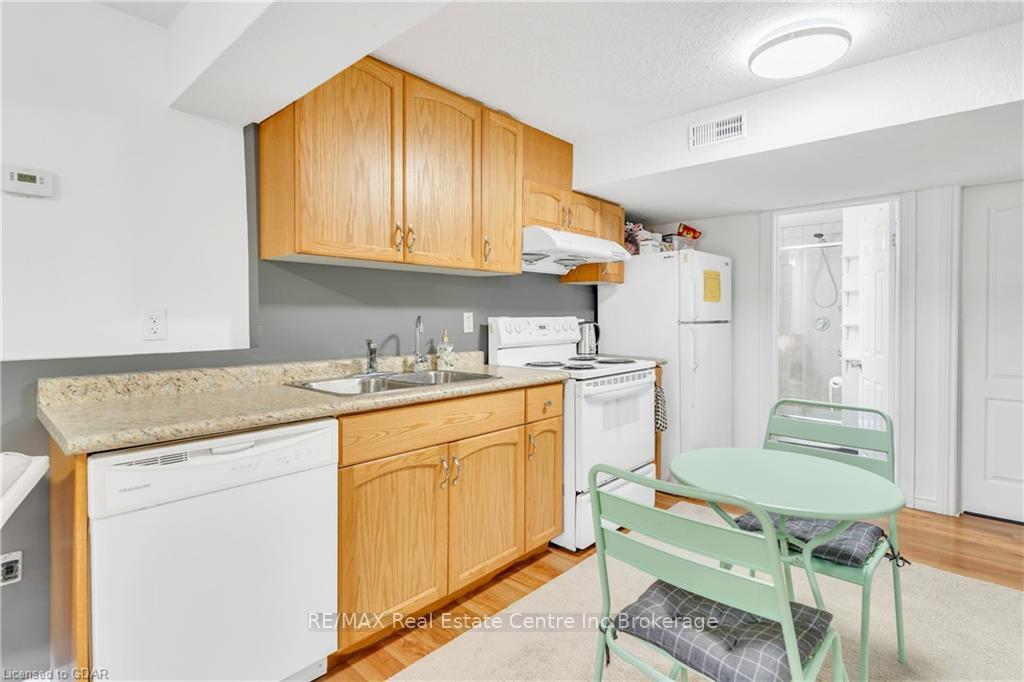 Photo 38 of 7 Drohan Drive, Guelph, Clairfields/Hanlon Business Park — HOMEH