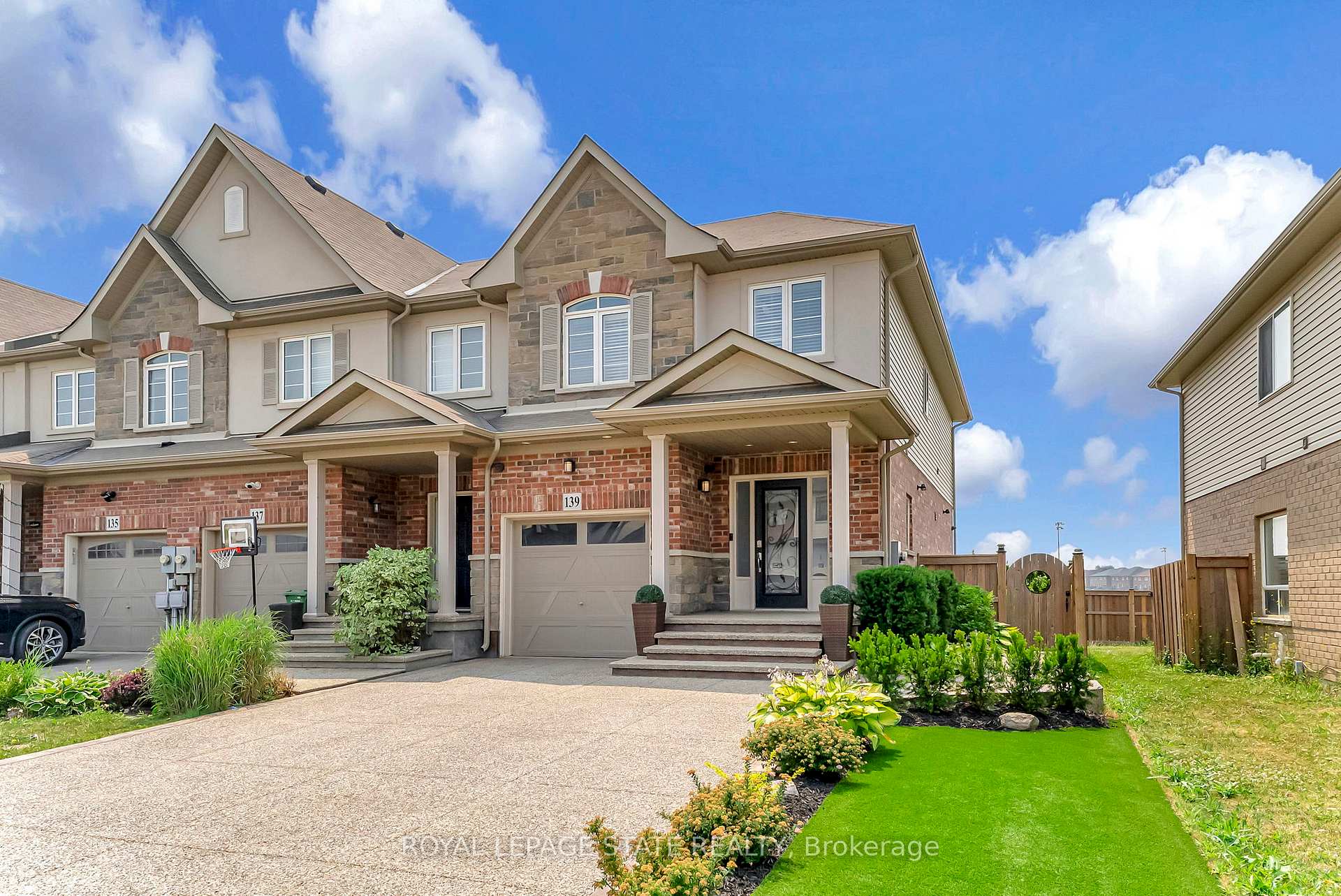 Photo 2 of 139 Lormont Boulevard, Hamilton, Stoney Creek Mountain — HOMEH