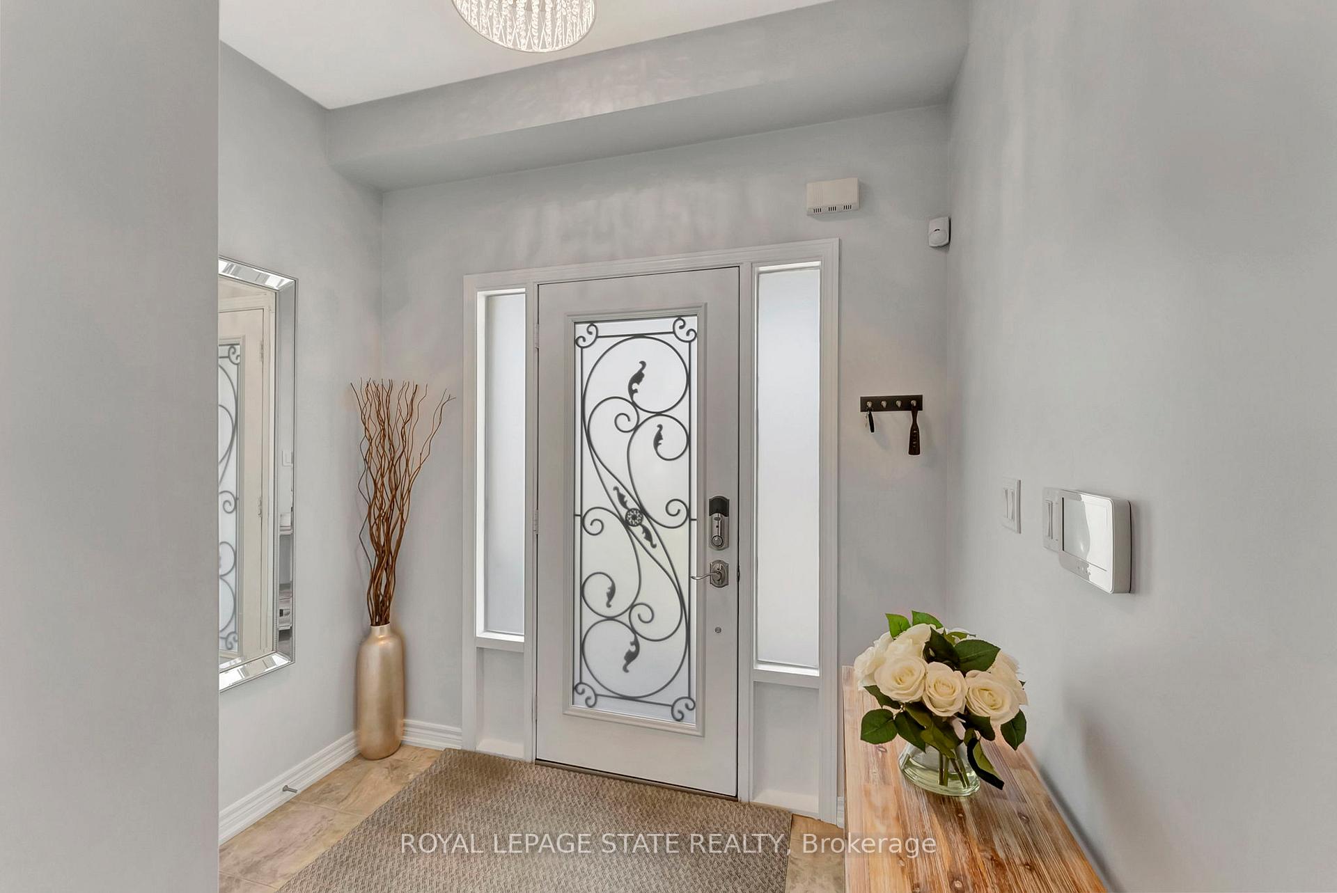 Photo 4 of 139 Lormont Boulevard, Hamilton, Stoney Creek Mountain — HOMEH