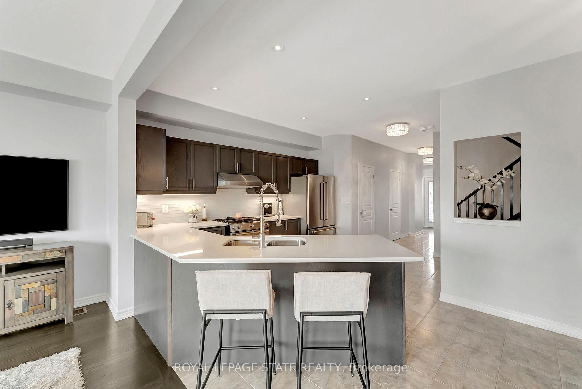 Photo 9 of 139 Lormont Boulevard, Hamilton, Stoney Creek Mountain — HOMEH