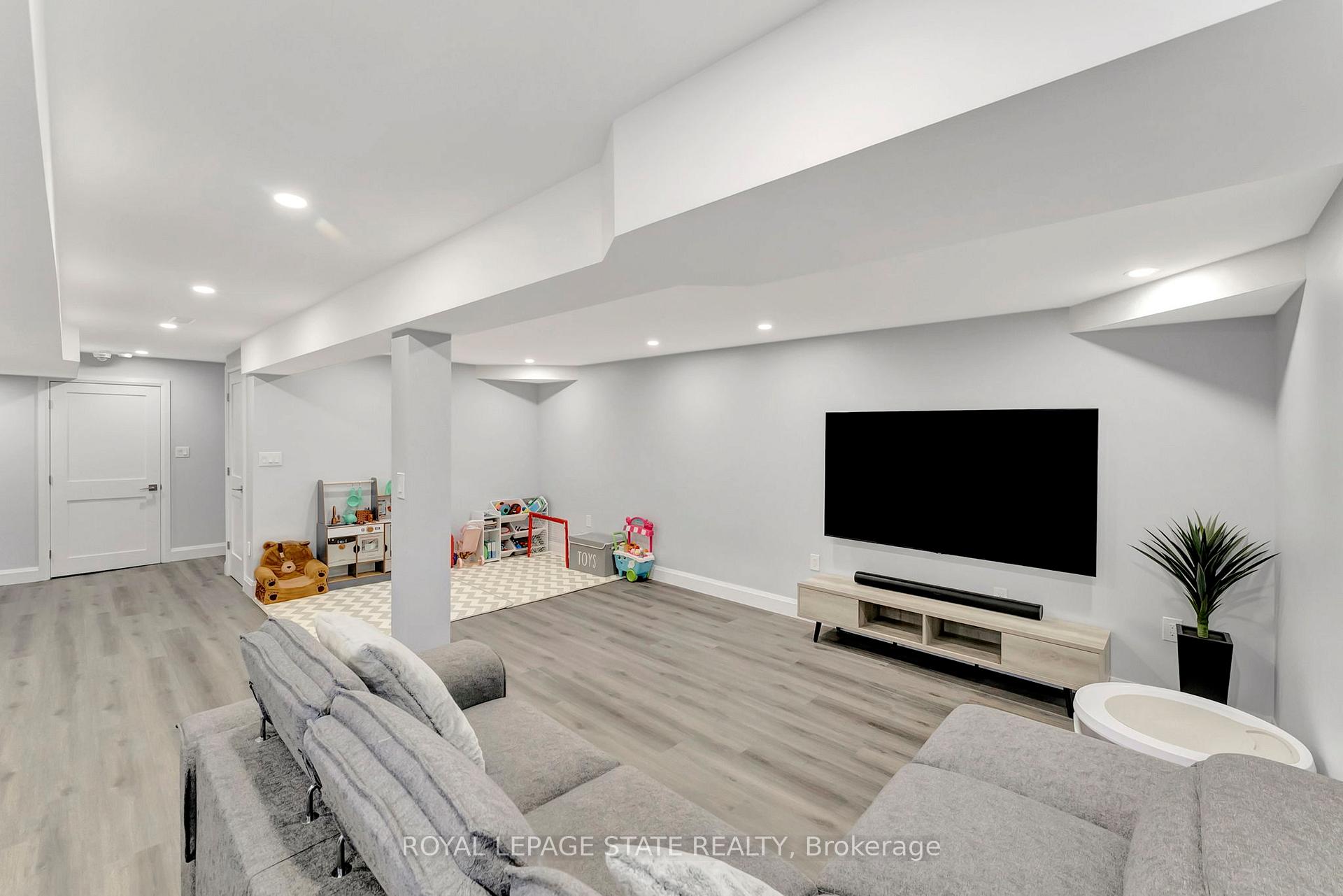 Photo 33 of 139 Lormont Boulevard, Hamilton, Stoney Creek Mountain — HOMEH