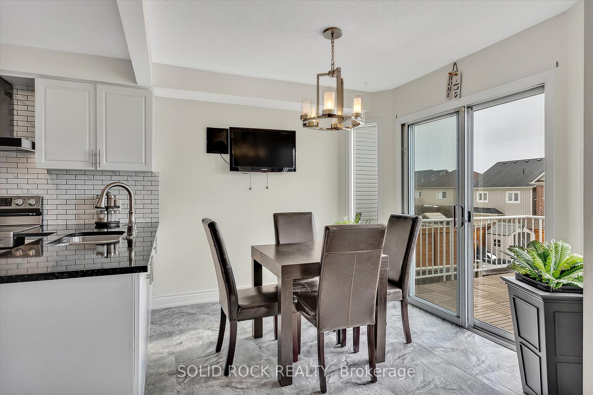 Photo 5 of 74 John Walter Crescent, Clarington, Courtice — HOMEH