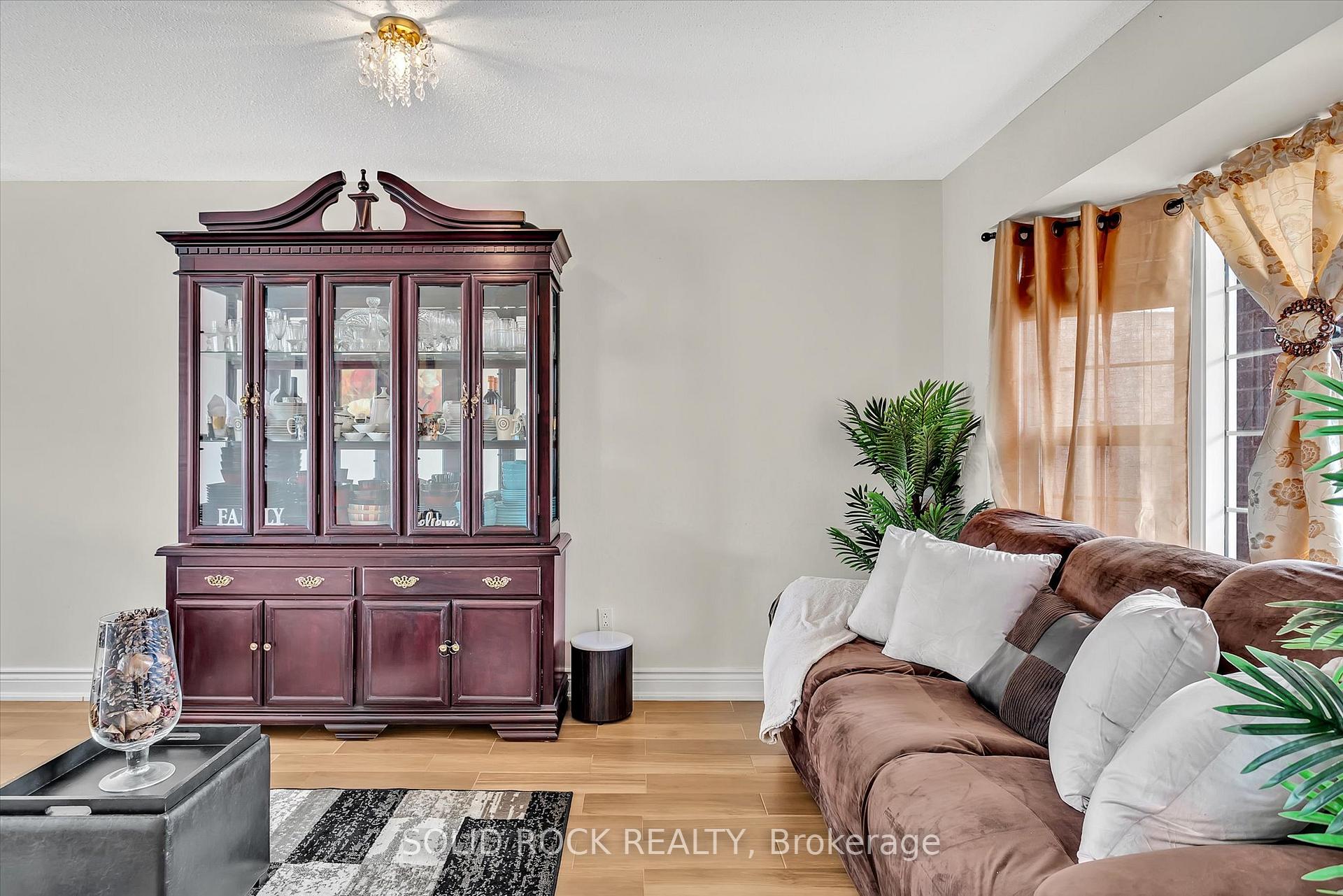 Photo 12 of 74 John Walter Crescent, Clarington, Courtice — HOMEH