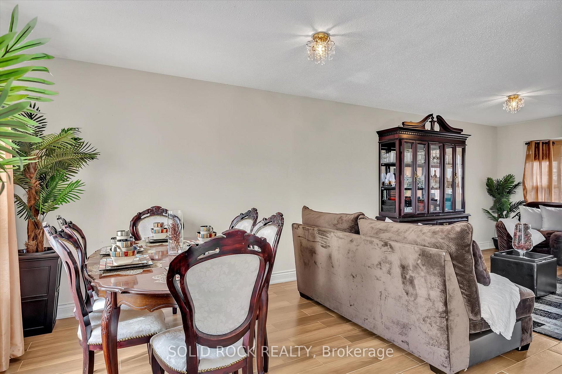 Photo 13 of 74 John Walter Crescent, Clarington, Courtice — HOMEH