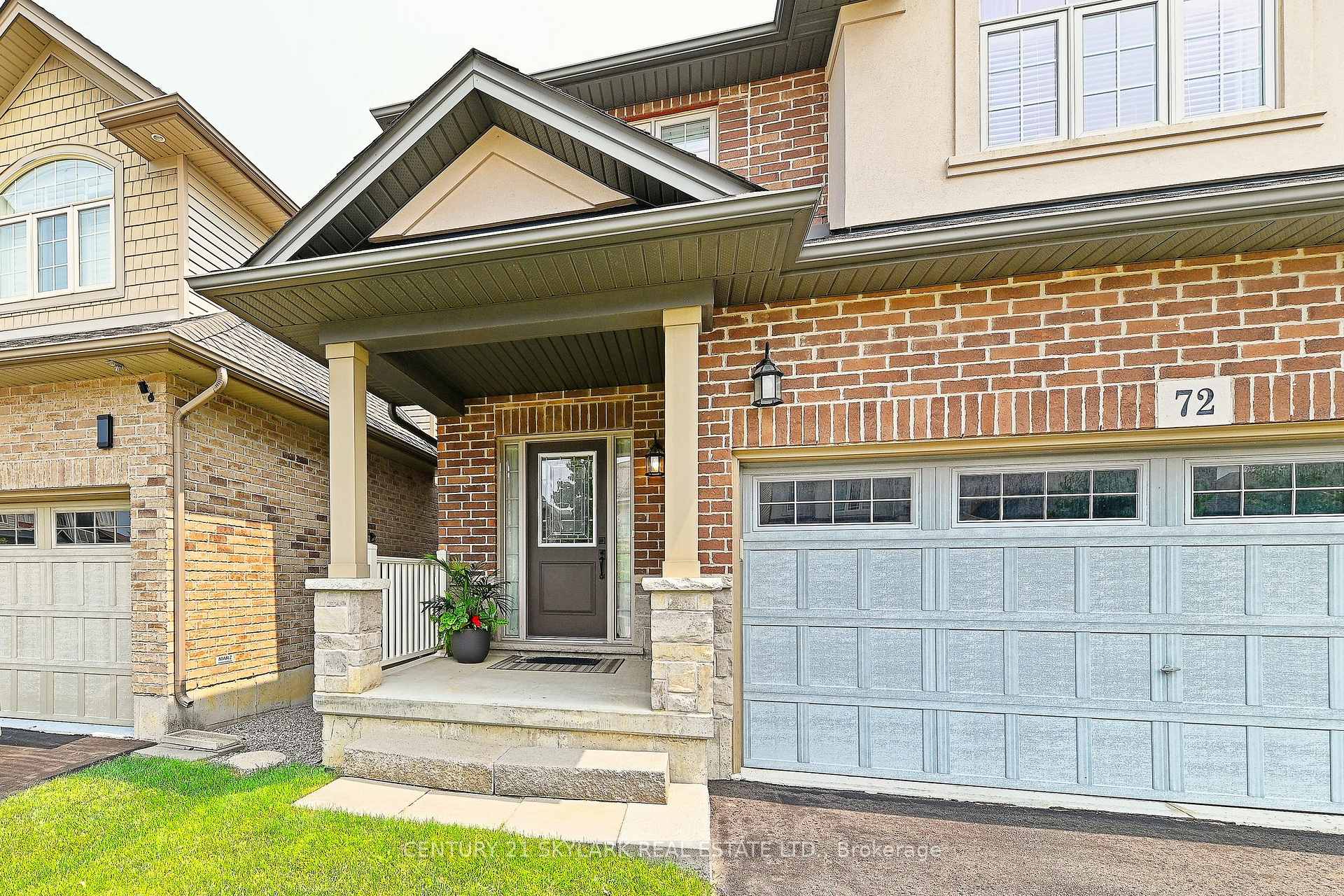 Photo 2 of 72 Winslow Way, Hamilton, Stoney Creek Mountain — HOMEH