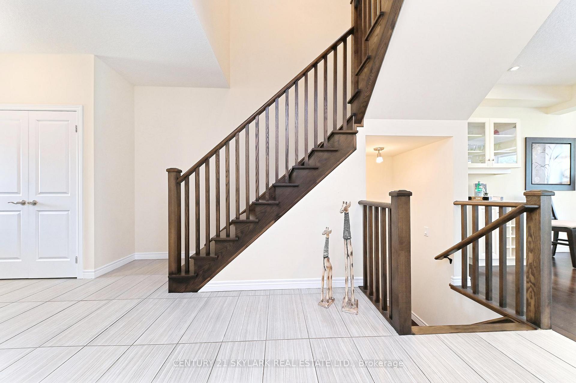 Photo 5 of 72 Winslow Way, Hamilton, Stoney Creek Mountain — HOMEH