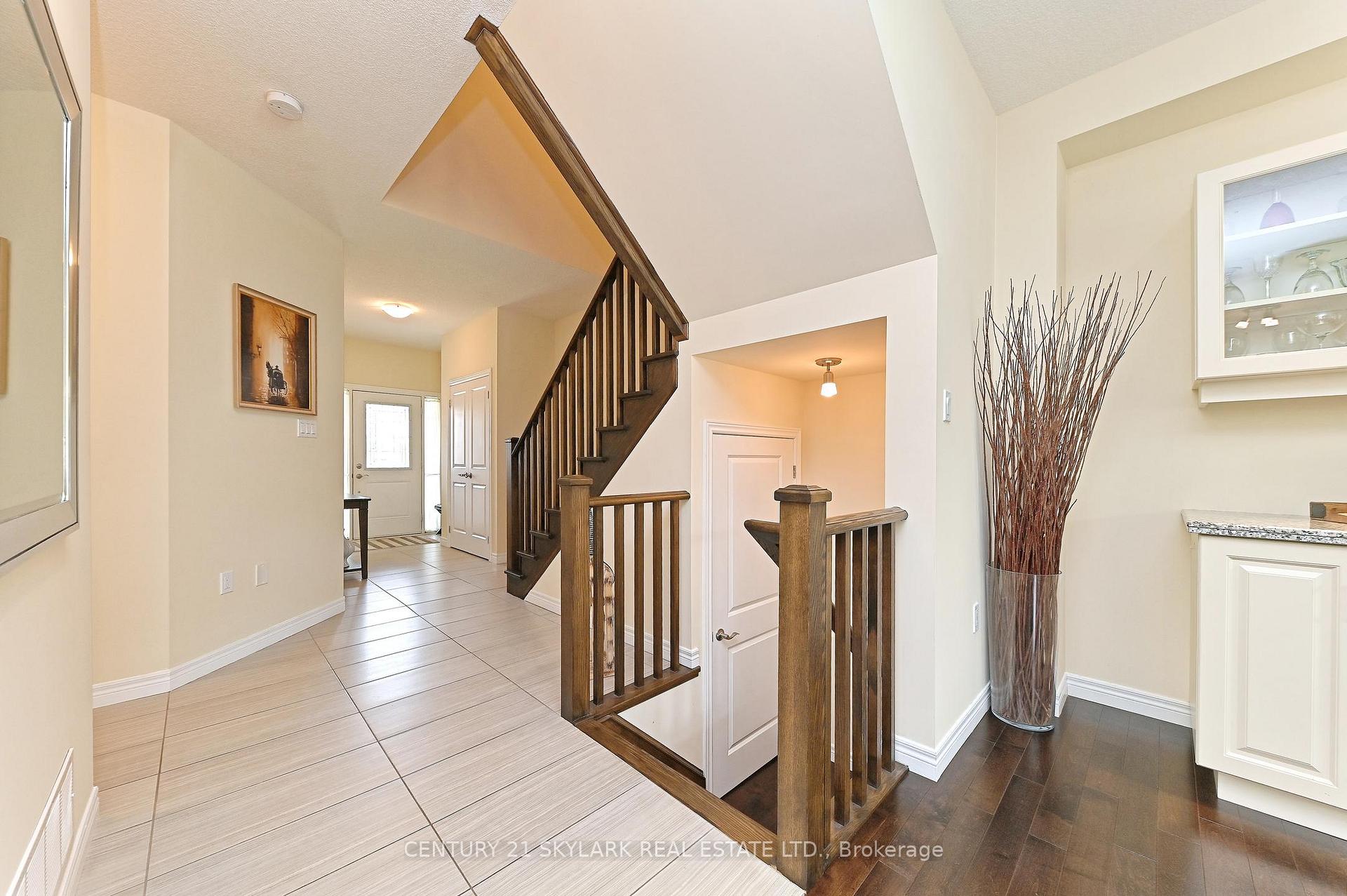 Photo 6 of 72 Winslow Way, Hamilton, Stoney Creek Mountain — HOMEH