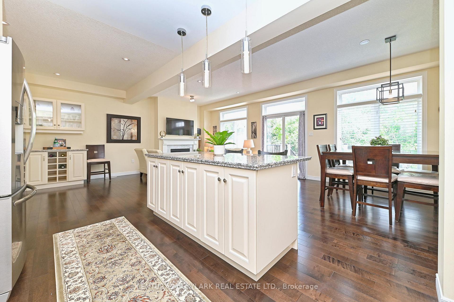 Photo 13 of 72 Winslow Way, Hamilton, Stoney Creek Mountain — HOMEH