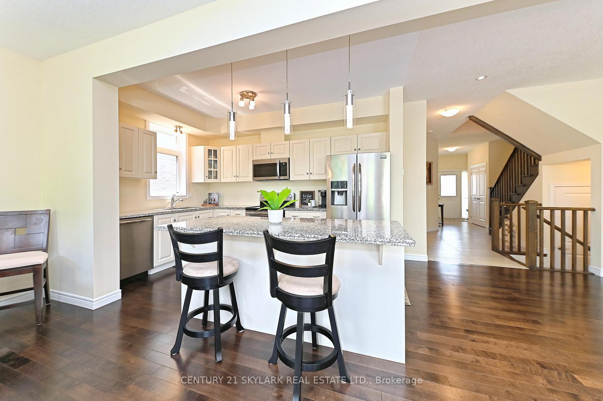 Photo 17 of 72 Winslow Way, Hamilton, Stoney Creek Mountain — HOMEH