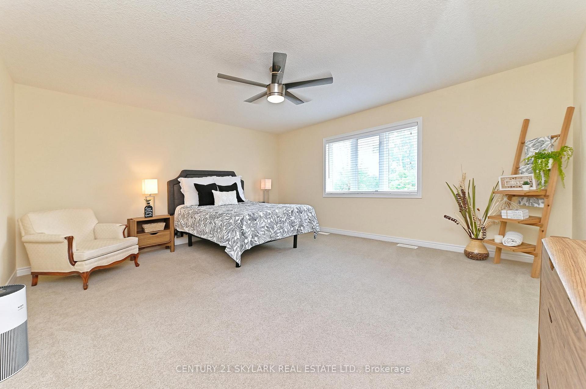 Photo 23 of 72 Winslow Way, Hamilton, Stoney Creek Mountain — HOMEH