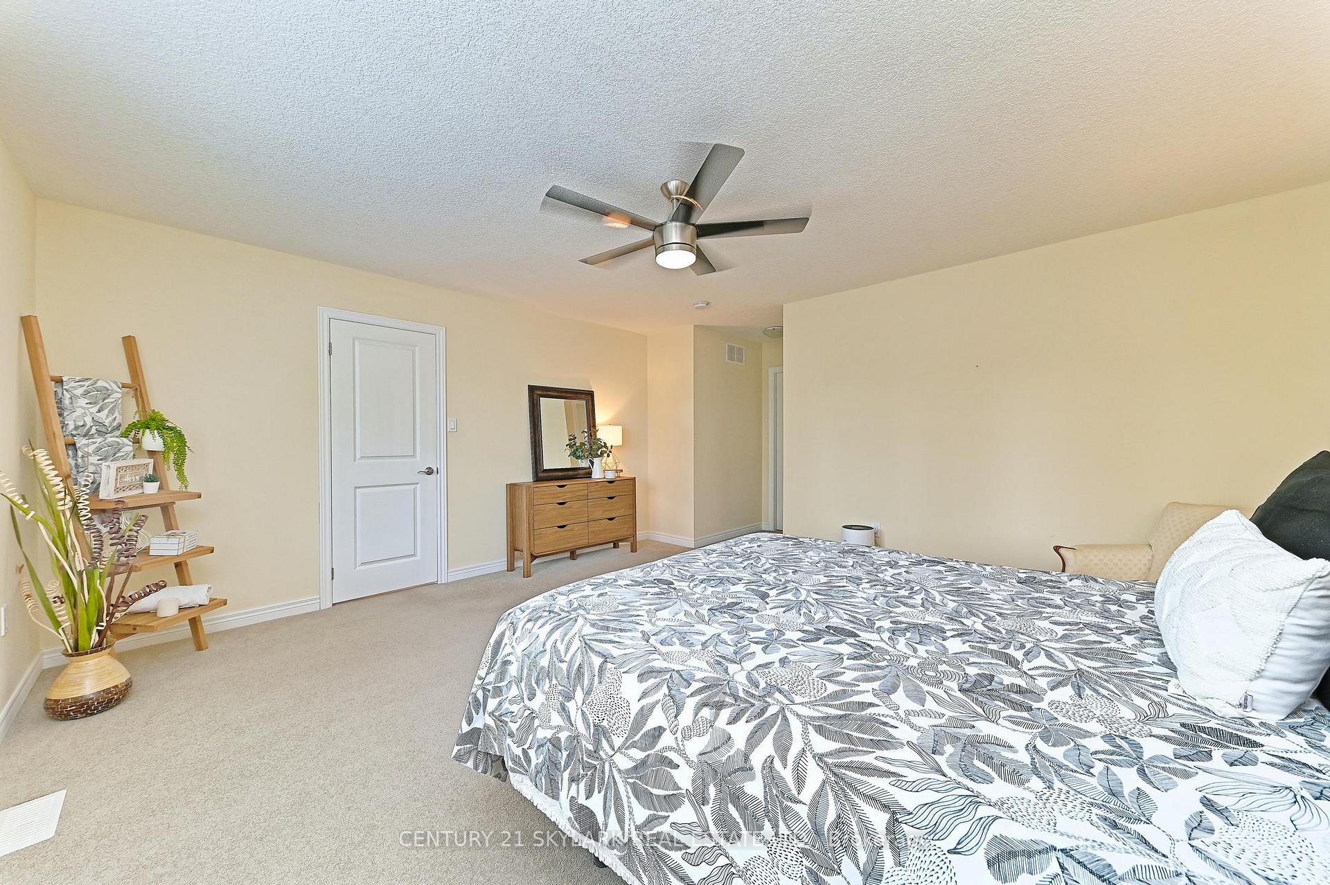 Photo 24 of 72 Winslow Way, Hamilton, Stoney Creek Mountain — HOMEH