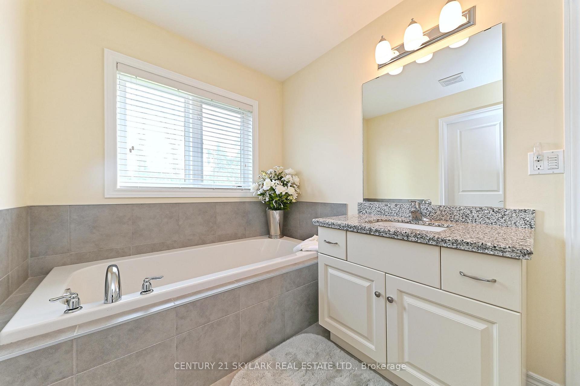 Photo 26 of 72 Winslow Way, Hamilton, Stoney Creek Mountain — HOMEH