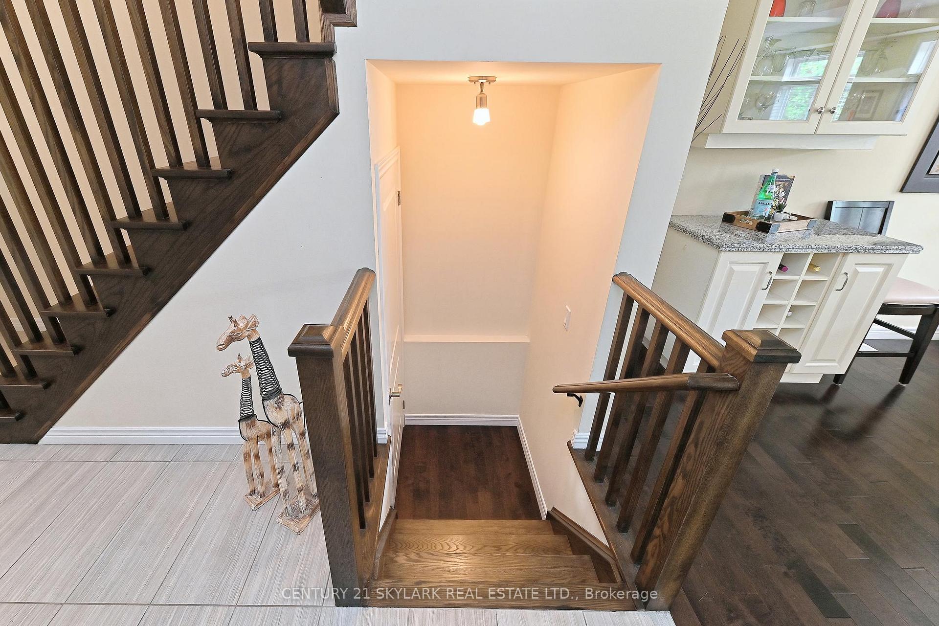 Photo 32 of 72 Winslow Way, Hamilton, Stoney Creek Mountain — HOMEH