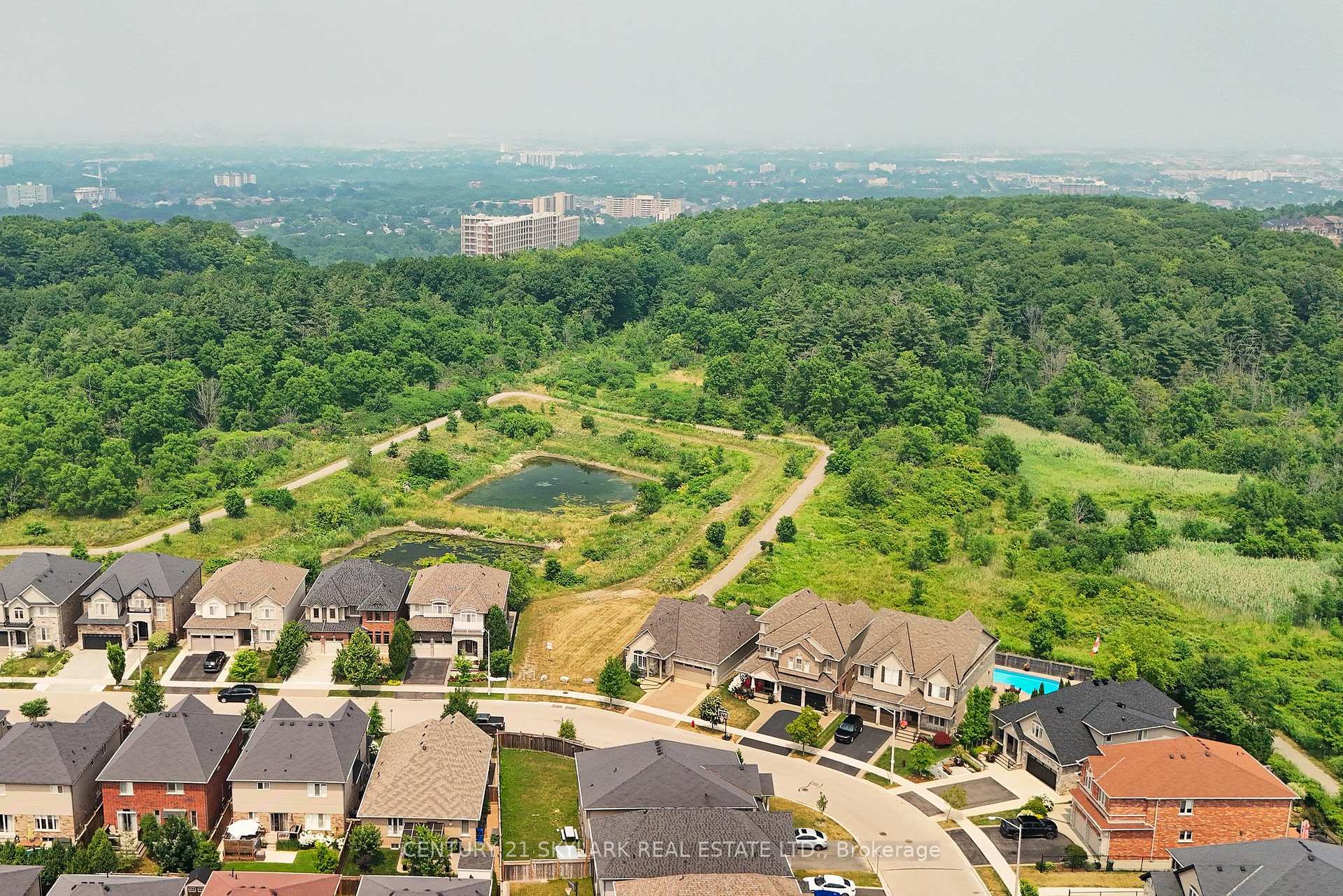 Photo 49 of 72 Winslow Way, Hamilton, Stoney Creek Mountain — HOMEH