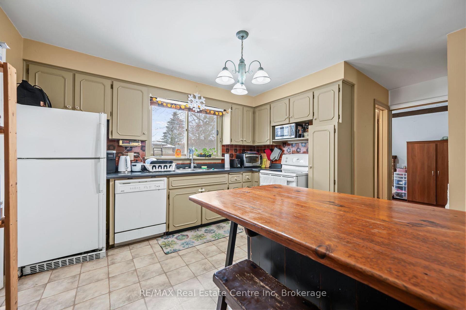 Photo 3 of 71 Keats Crescent, Guelph, Kortright West — HOMEH