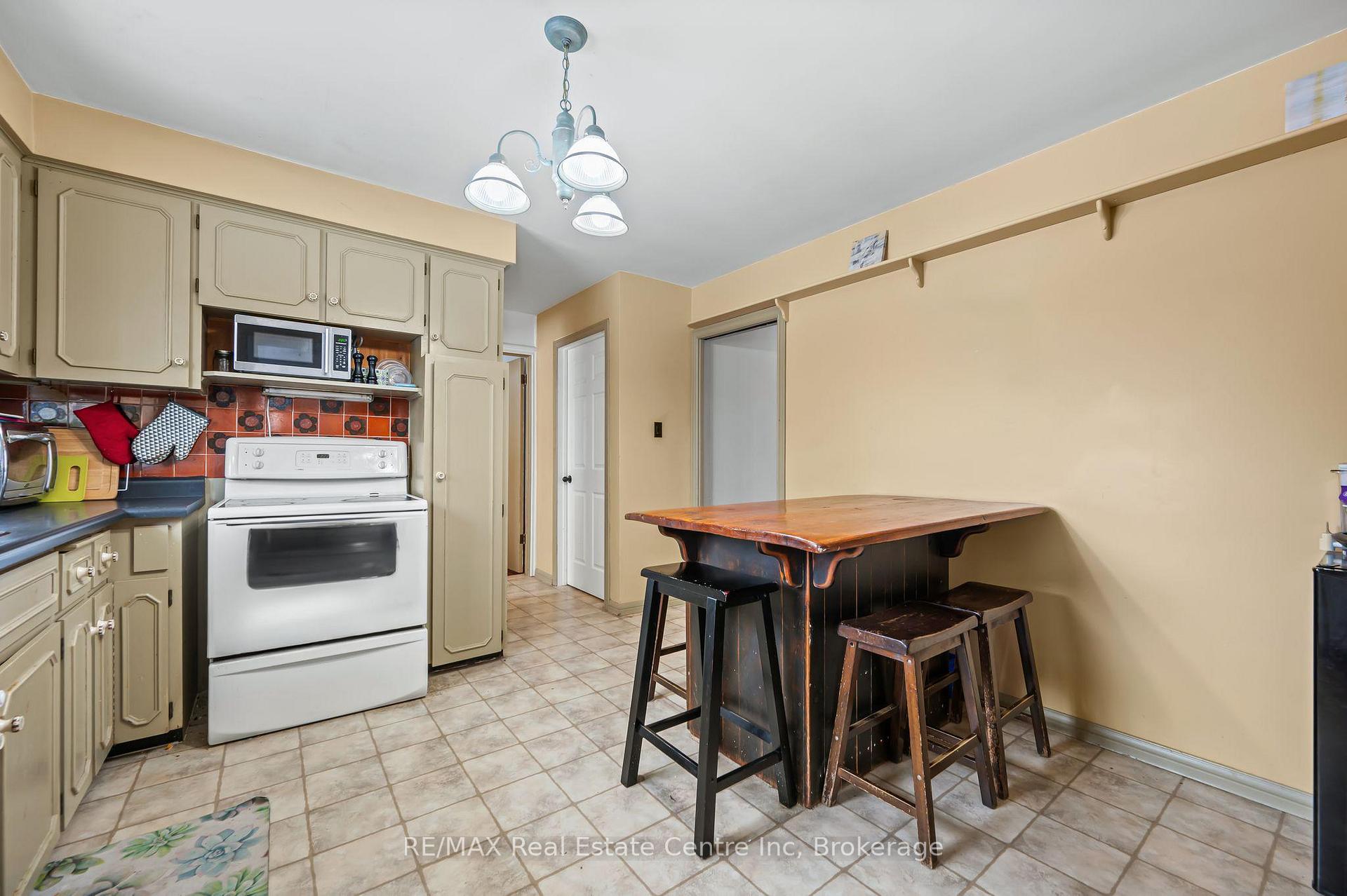 Photo 4 of 71 Keats Crescent, Guelph, Kortright West — HOMEH