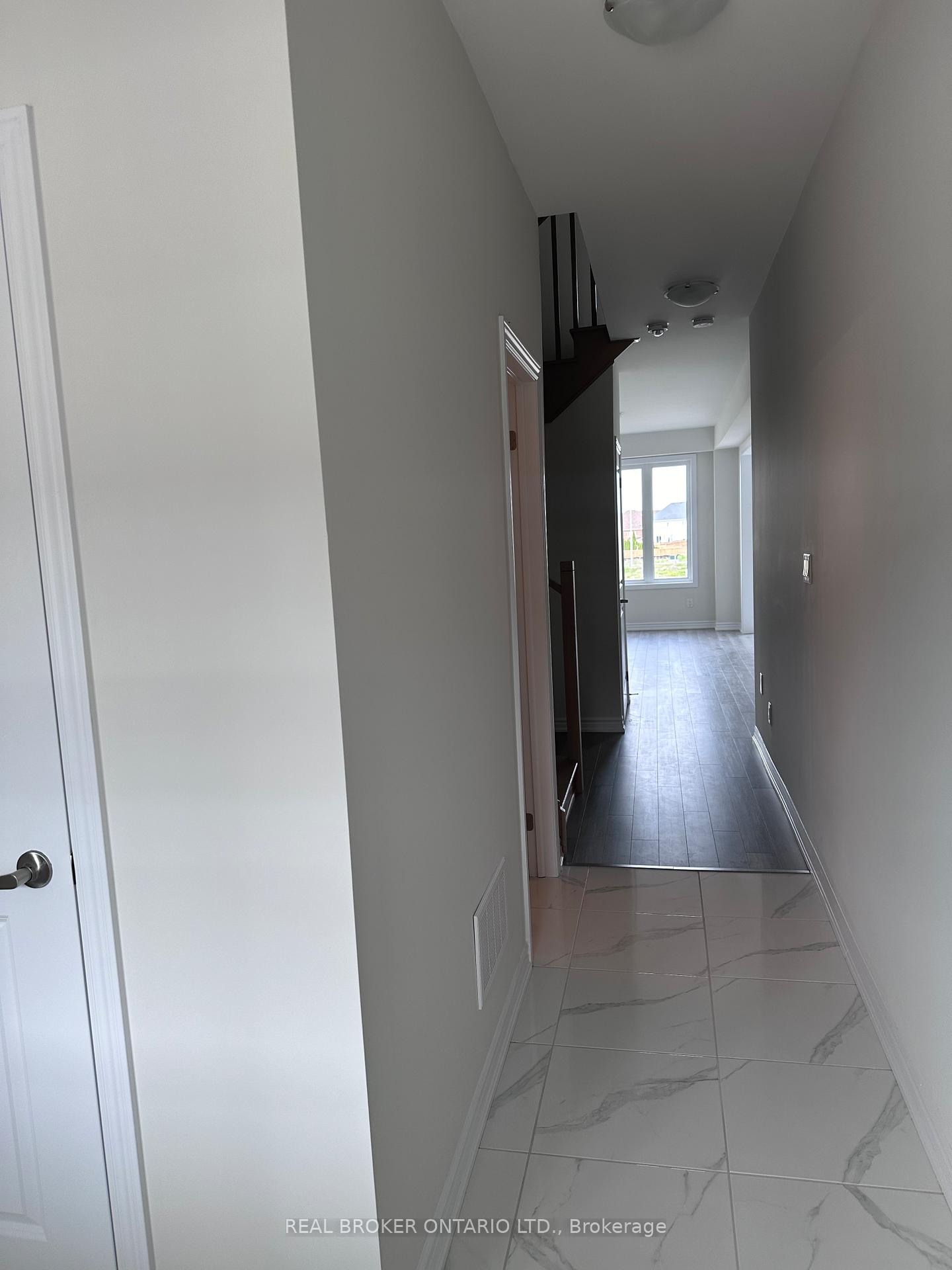 Photo 2 of 13 Rochester Drive, Barrie, Rural Barrie Southeast — HOMEH