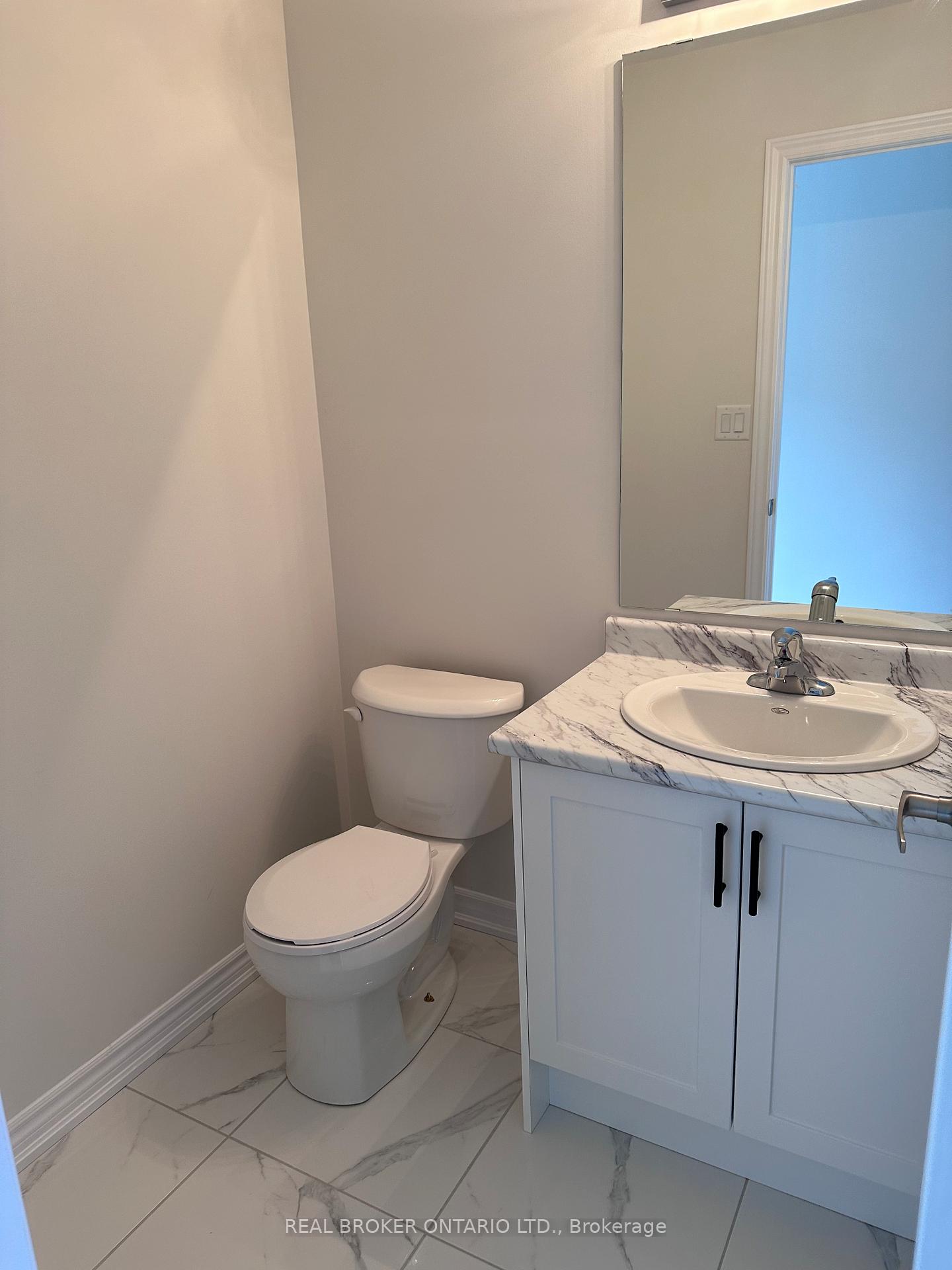 Photo 3 of 13 Rochester Drive, Barrie, Rural Barrie Southeast — HOMEH