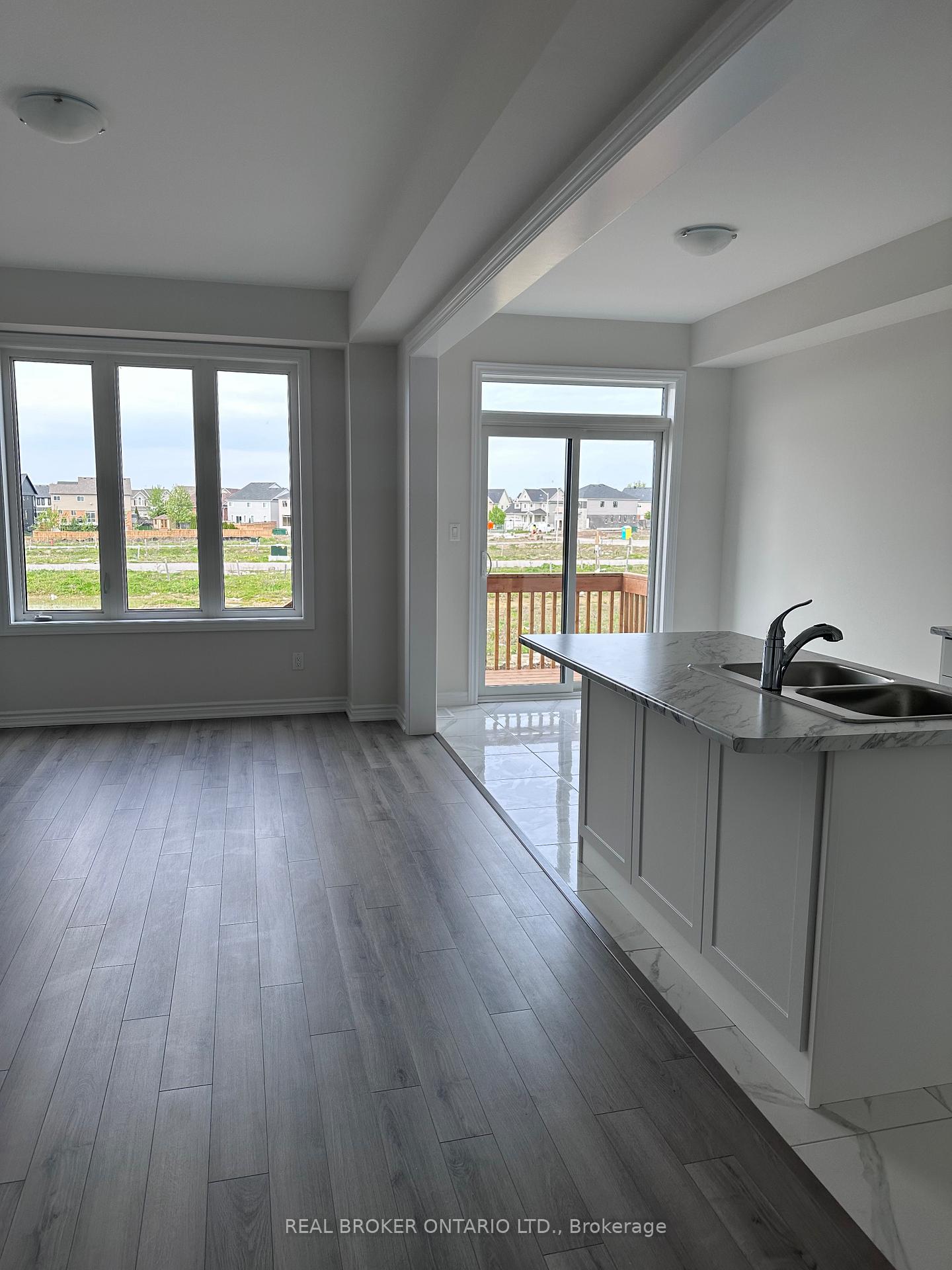 Photo 6 of 13 Rochester Drive, Barrie, Rural Barrie Southeast — HOMEH