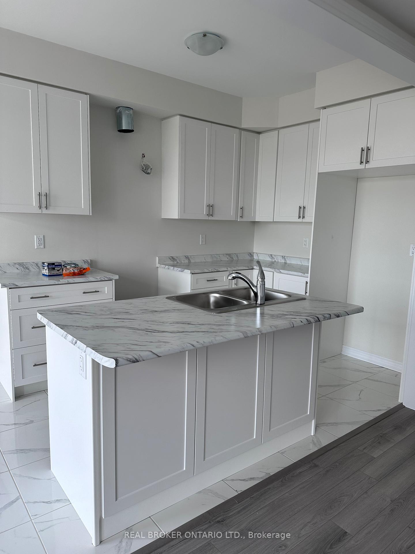 Photo 4 of 13 Rochester Drive, Barrie, Rural Barrie Southeast — HOMEH