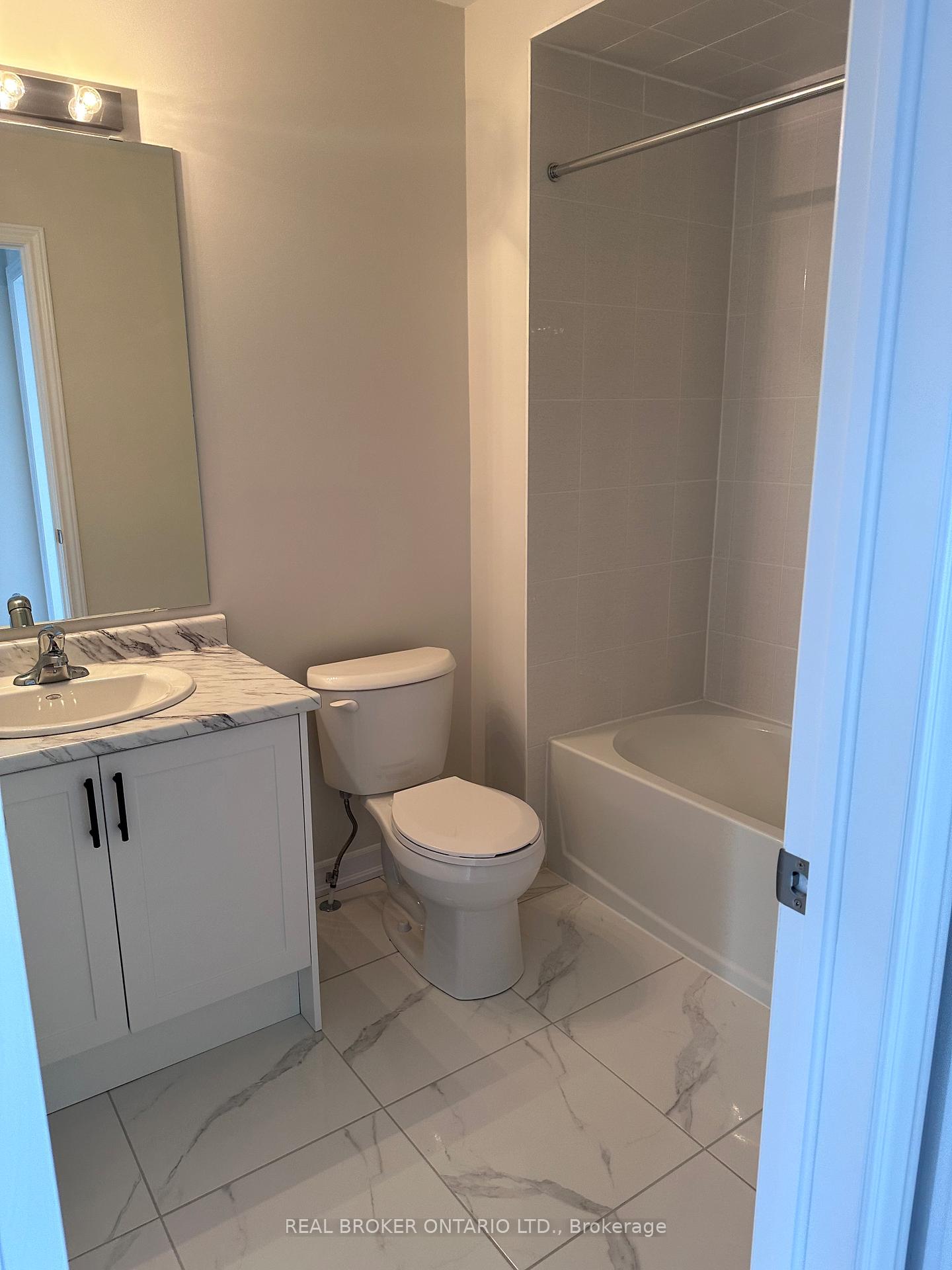 Photo 5 of 13 Rochester Drive, Barrie, Rural Barrie Southeast — HOMEH