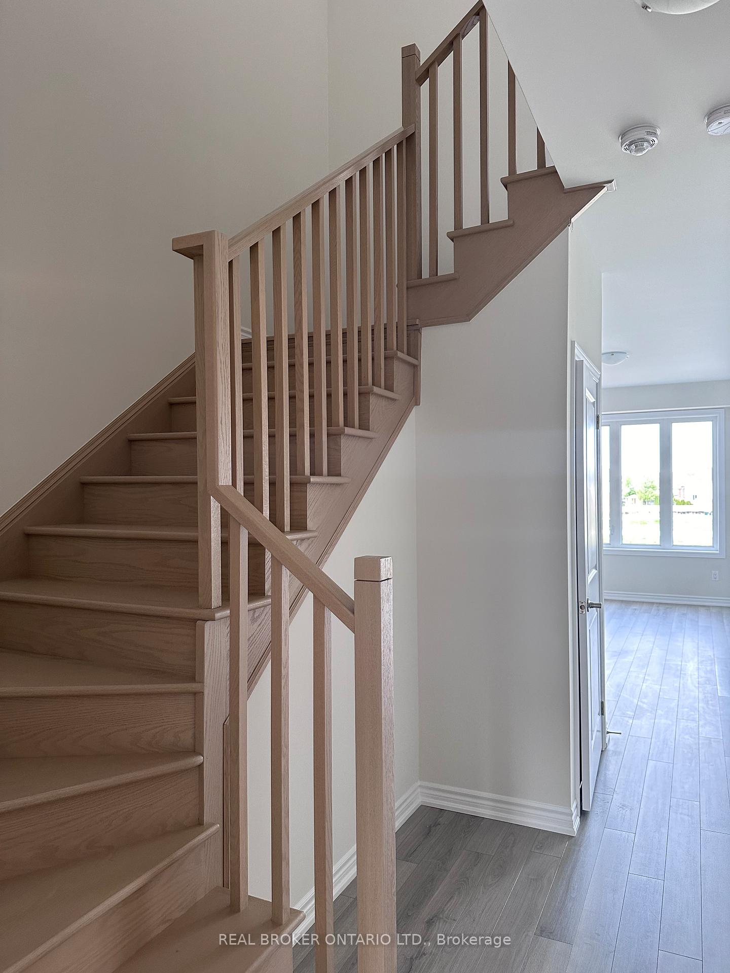 Photo 8 of 13 Rochester Drive, Barrie, Rural Barrie Southeast — HOMEH