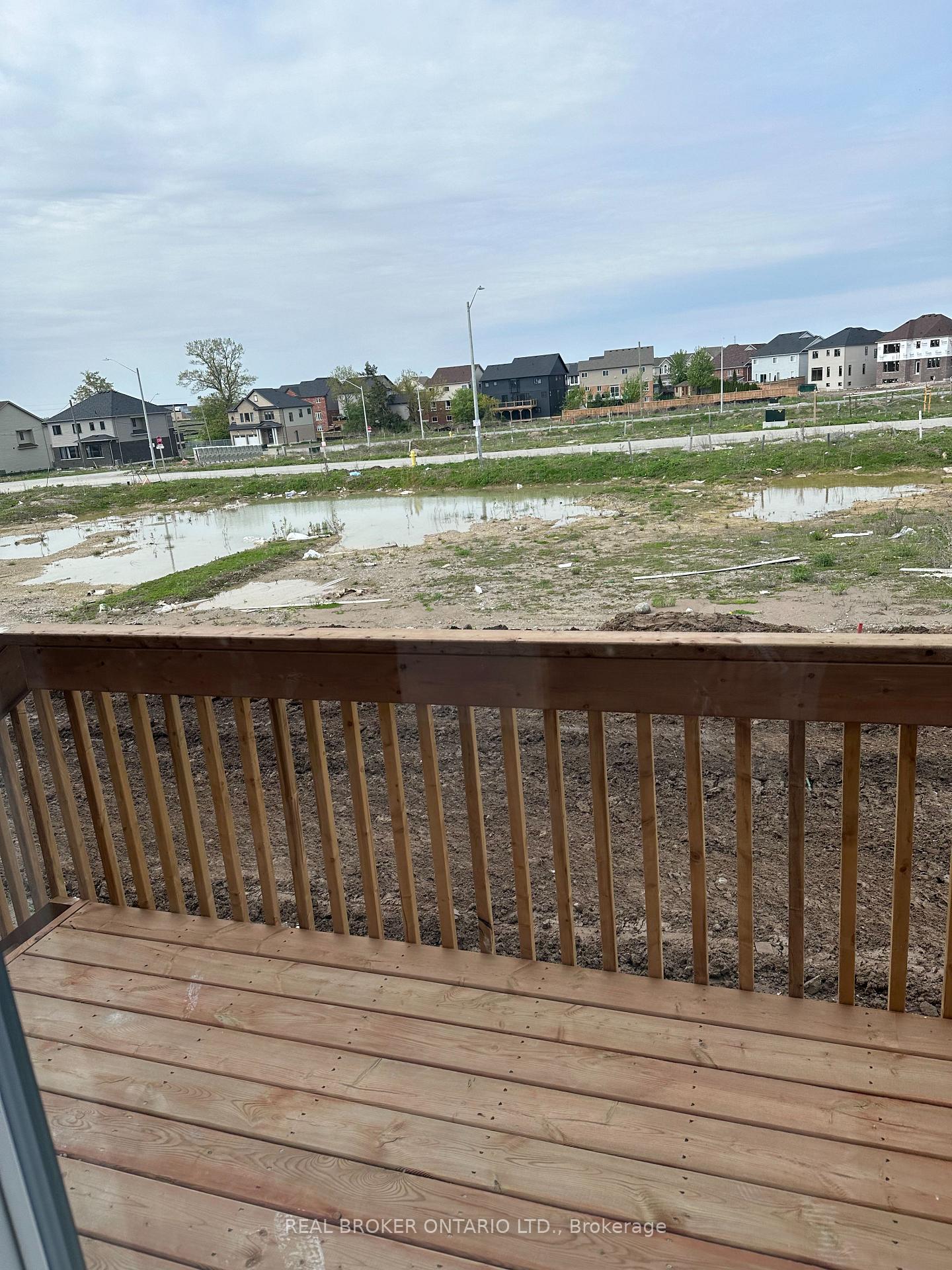 Photo 12 of 13 Rochester Drive, Barrie, Rural Barrie Southeast — HOMEH