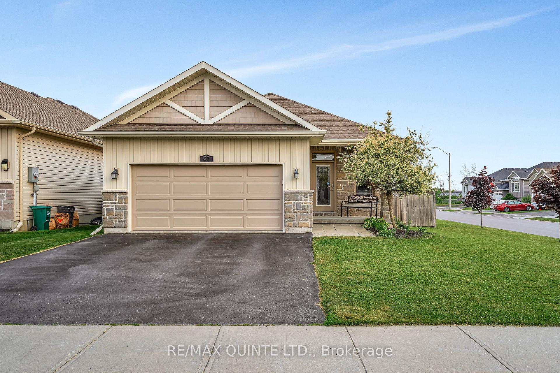 Photo 1 of 25 Walnut Crescent, Belleville, Thurlow Ward — HOMEH