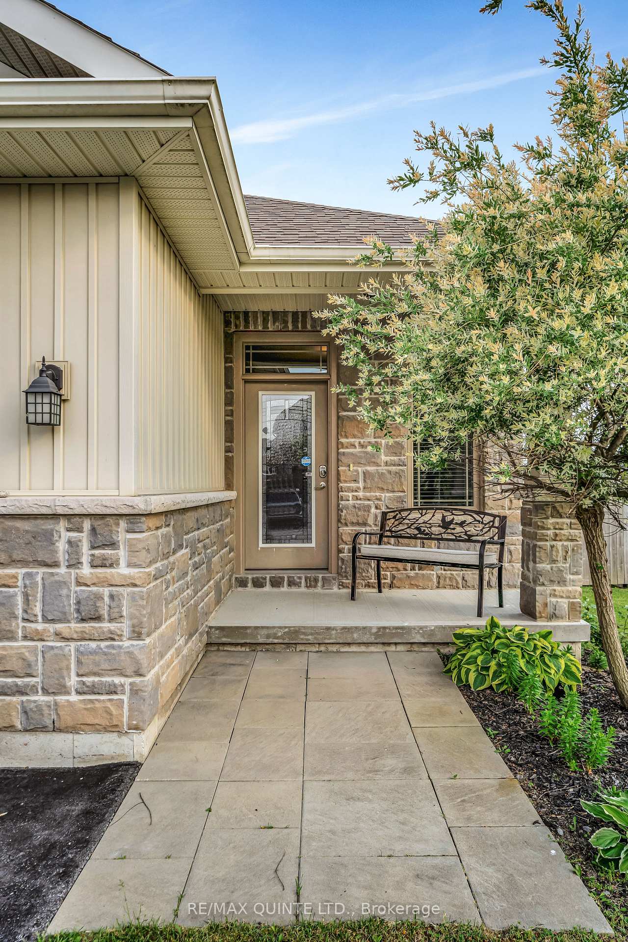 Photo 2 of 25 Walnut Crescent, Belleville, Thurlow Ward — HOMEH
