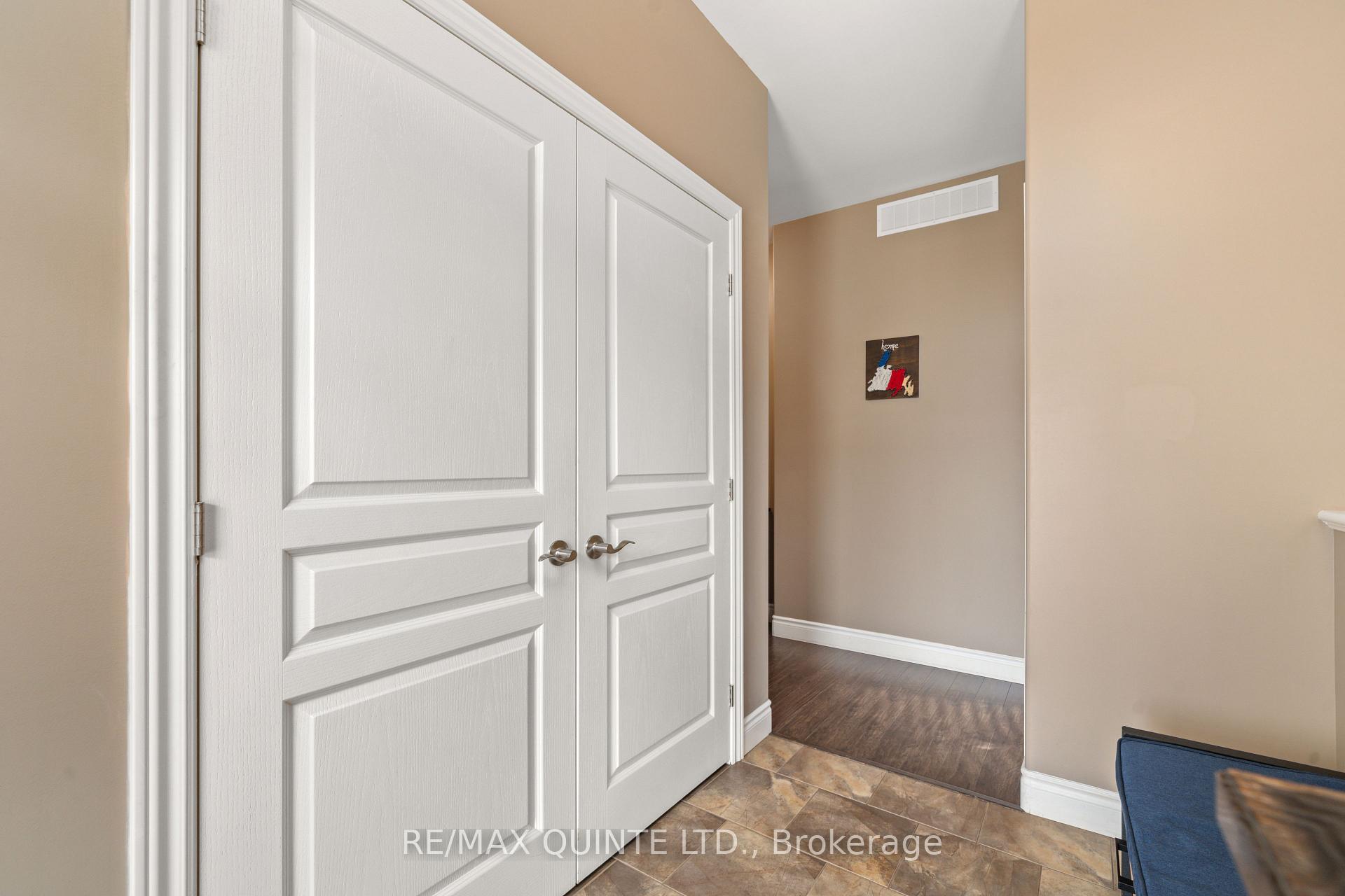 Photo 3 of 25 Walnut Crescent, Belleville, Thurlow Ward — HOMEH